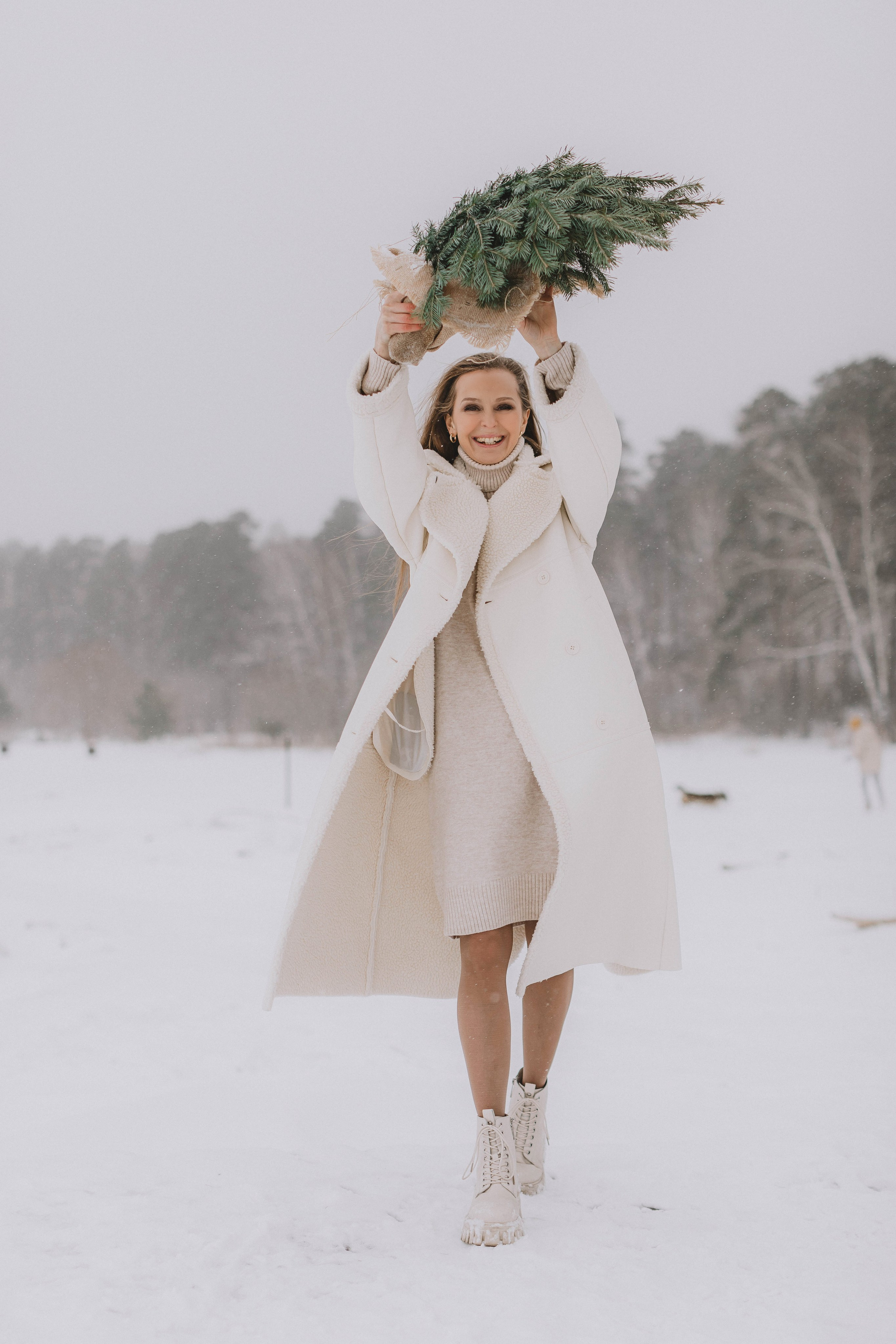 Женский портрет на улице зимой.