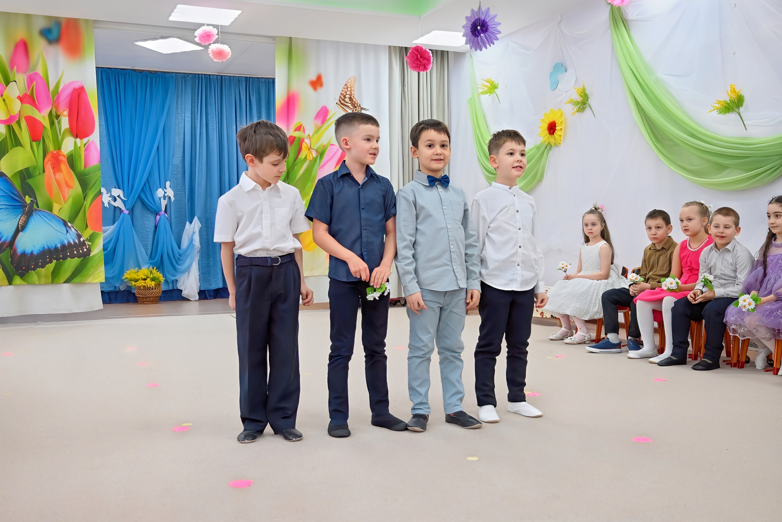 Праздник в группе Цветик семицветик. Семейный и детский фотограф Москва