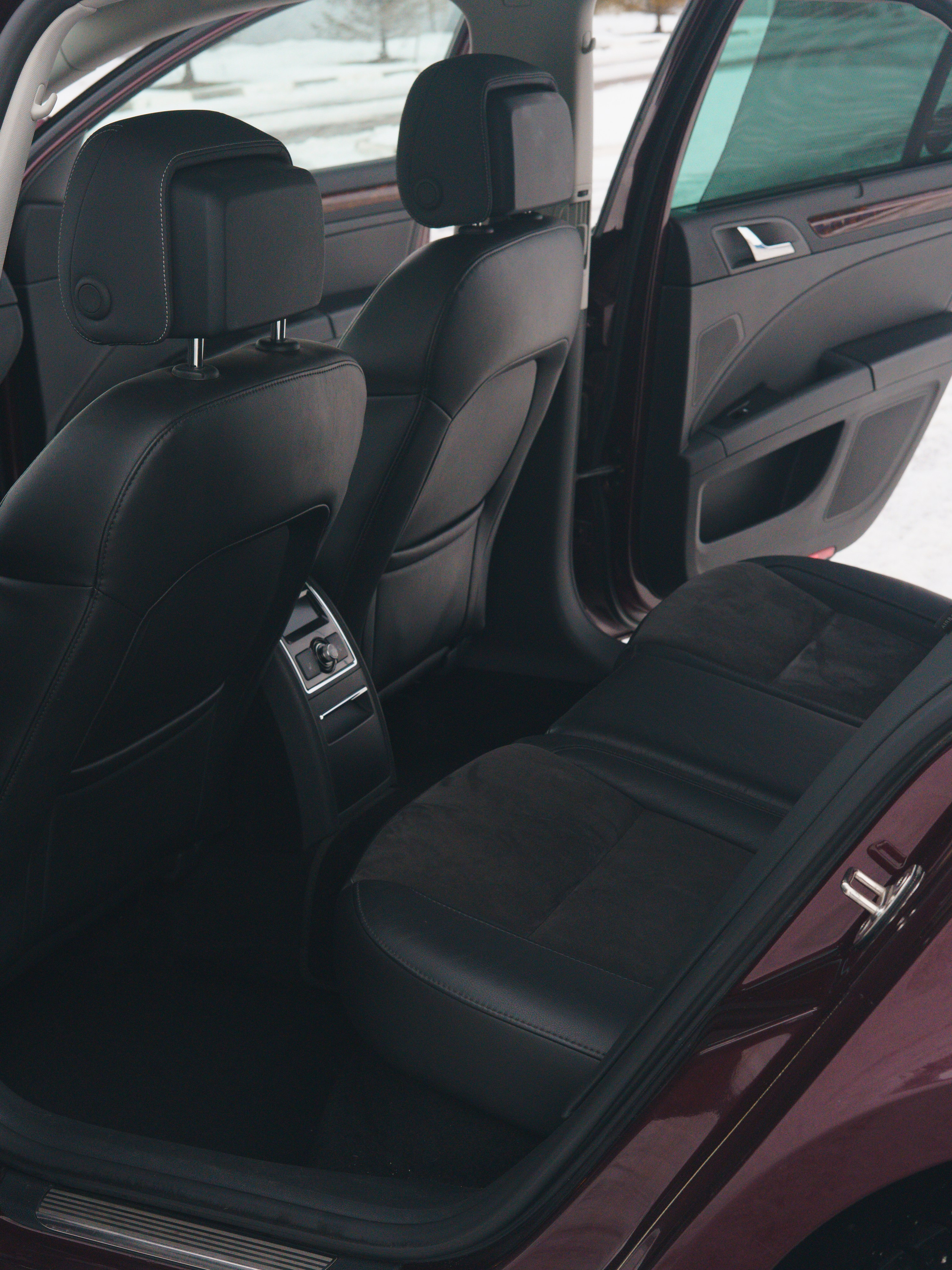 Места сзади в этой машине больше, чем спереди