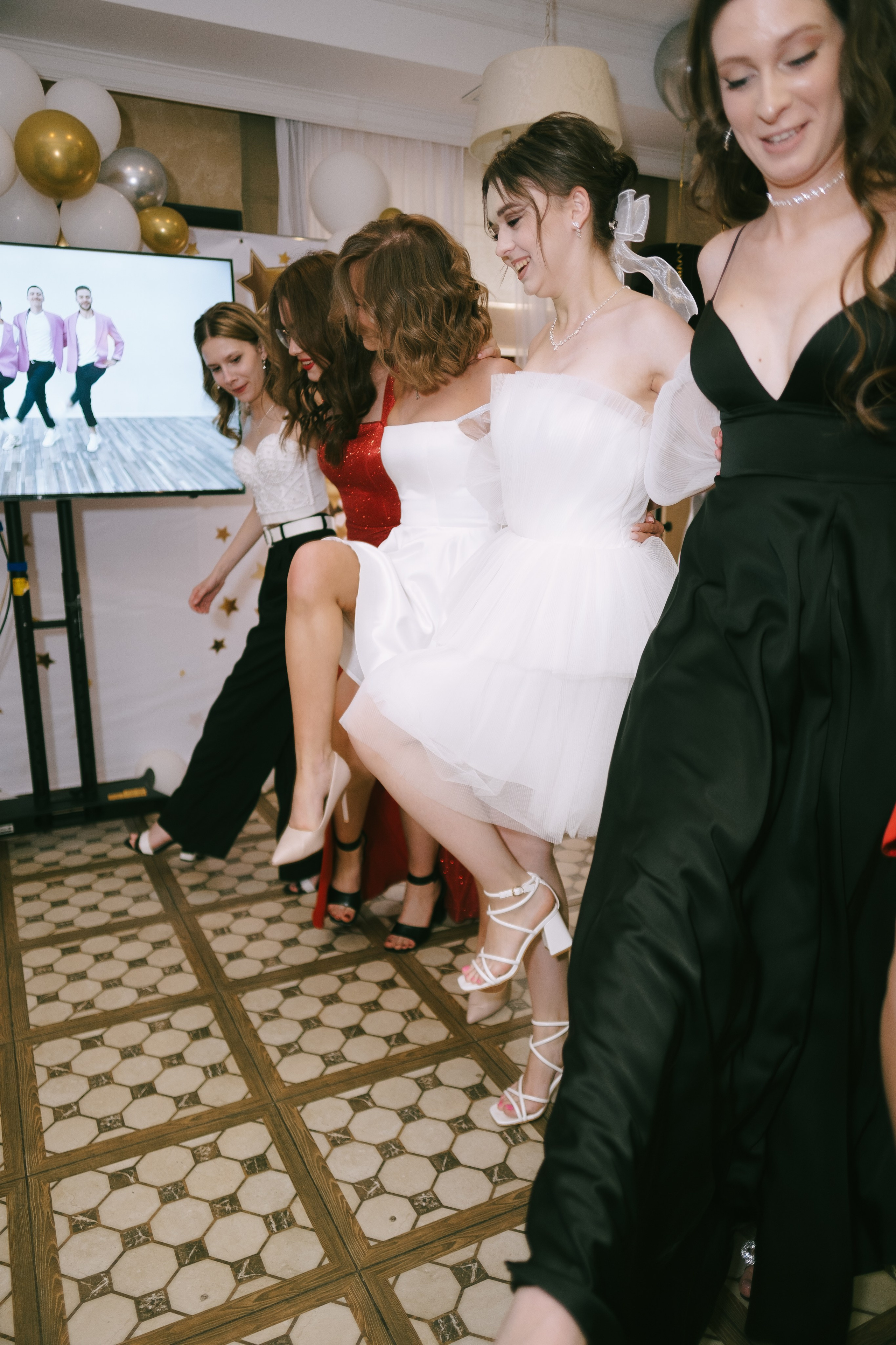 Выпускной школа 33. Свадебный и репортажной фотограф Денис Ожигин в Краснодаре и Краснодарском крае