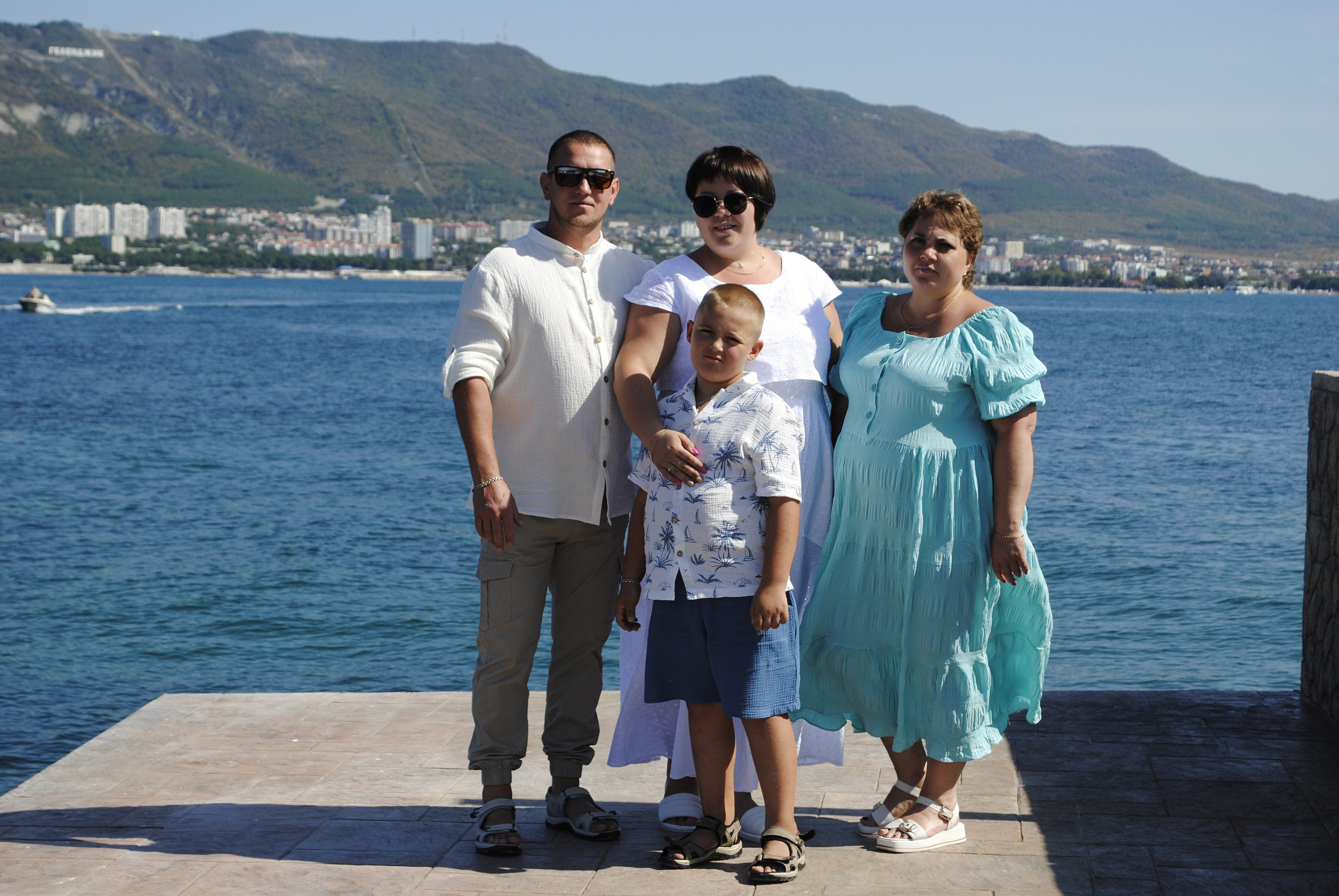 Ася и семья. Фотограф Мария Мусаелян