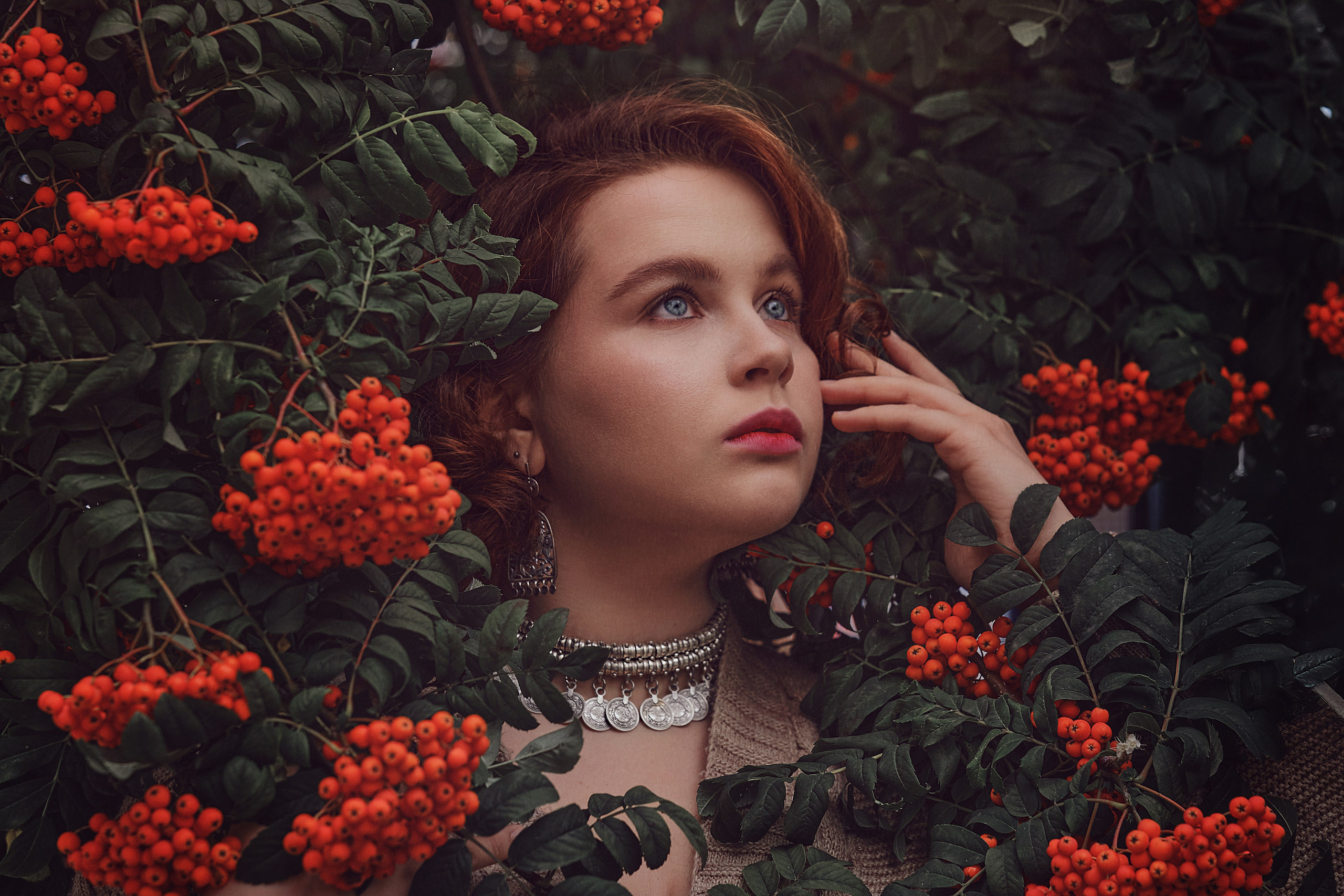 Рябиновые портреты: осенняя фотосессия в Новосибирске. Портретные и детские съемки в Новосибирске. Фотограф Мария Колчанова