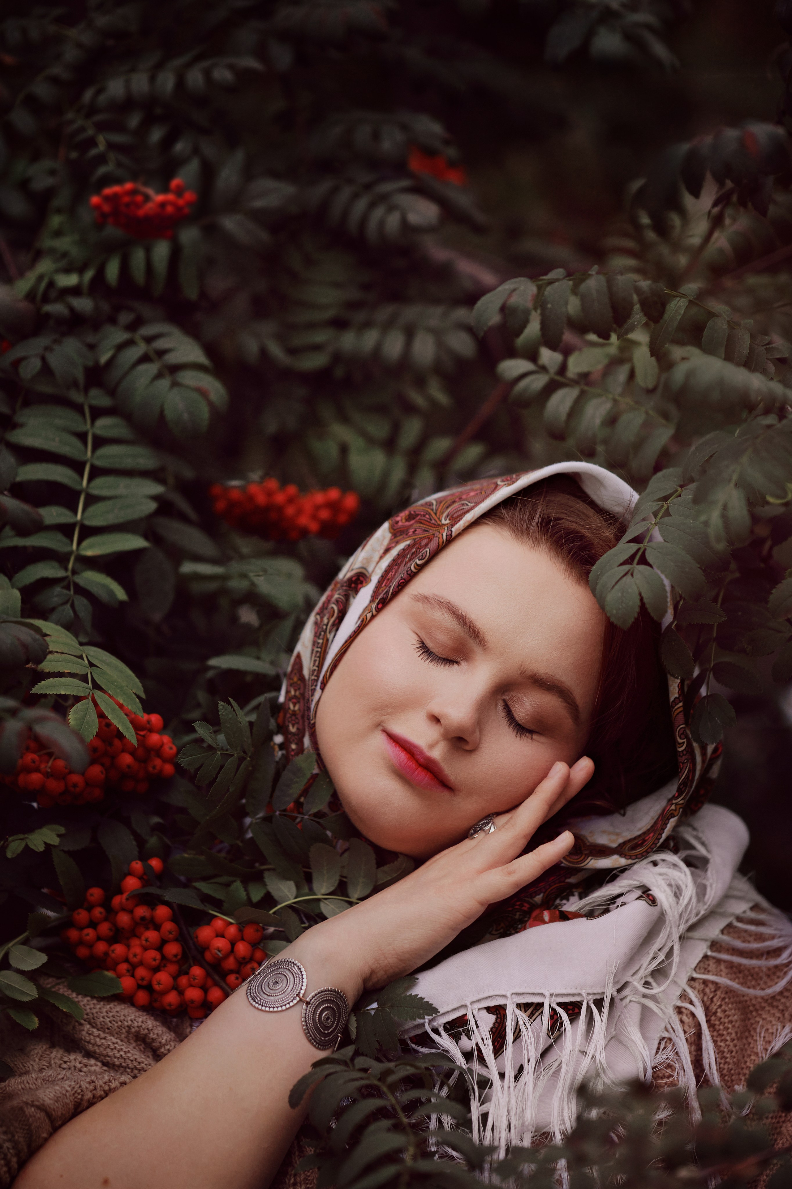 Рябиновые портреты: осенняя фотосессия в Новосибирске. Портретные и детские съемки в Новосибирске. Фотограф Мария Колчанова