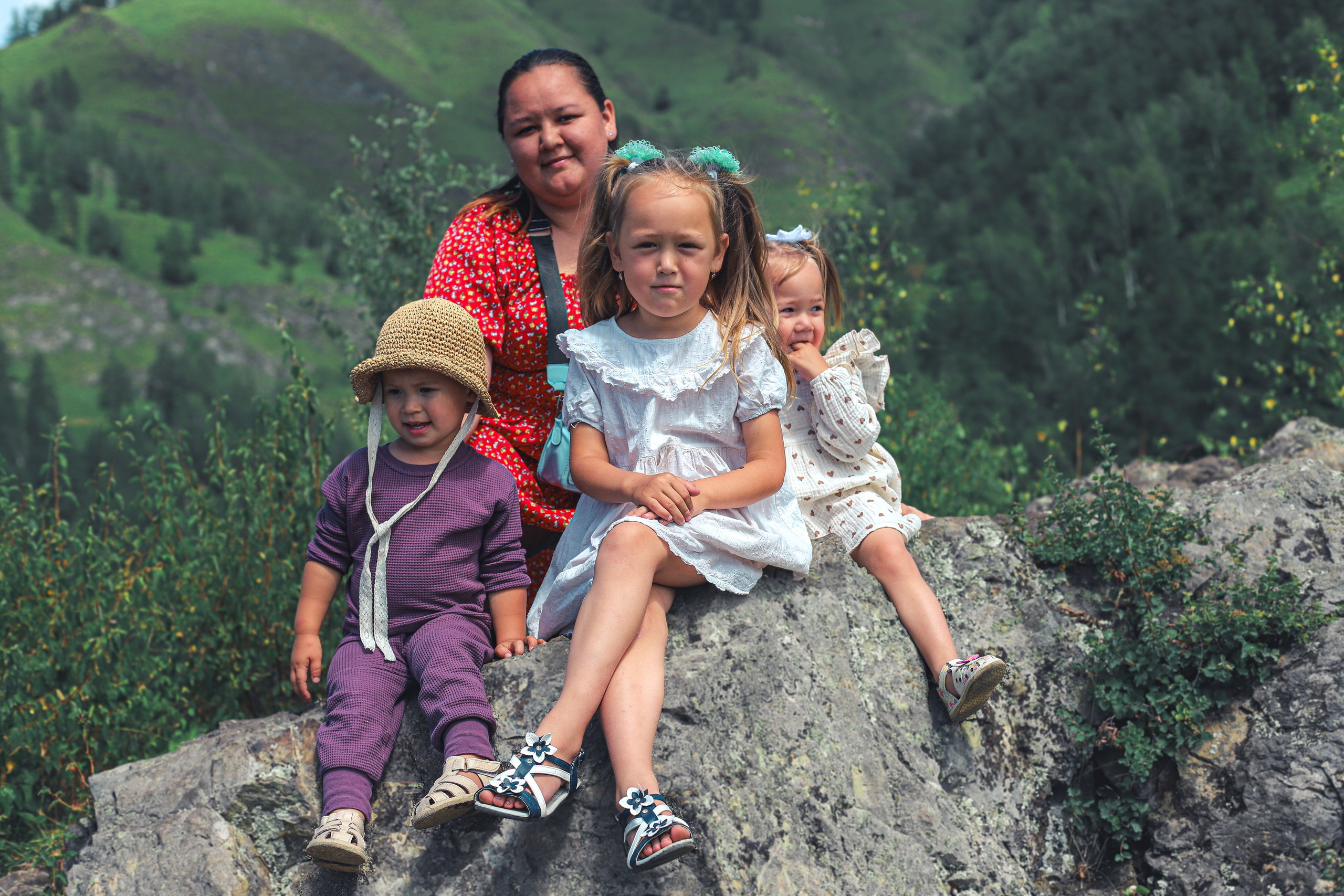 Антонида с дочками. Фотограф Нина Брандт в Горном Алтае
