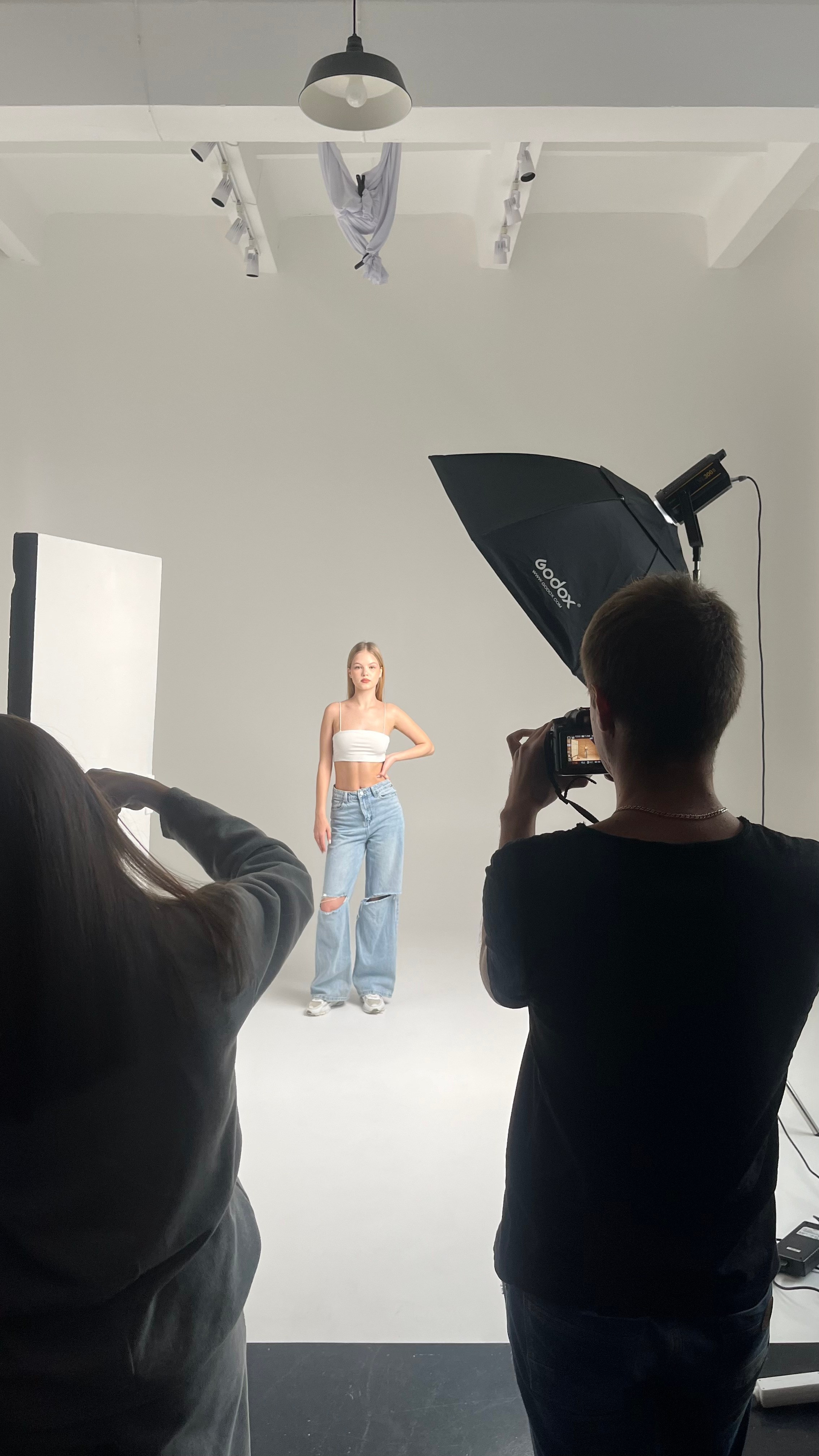 Фото бэкстейдж съёмок и занятий — как проходят наши уроки в Фотошколе Lectory 4.06. Фотошкола Екатеринбург Lectory 4.06