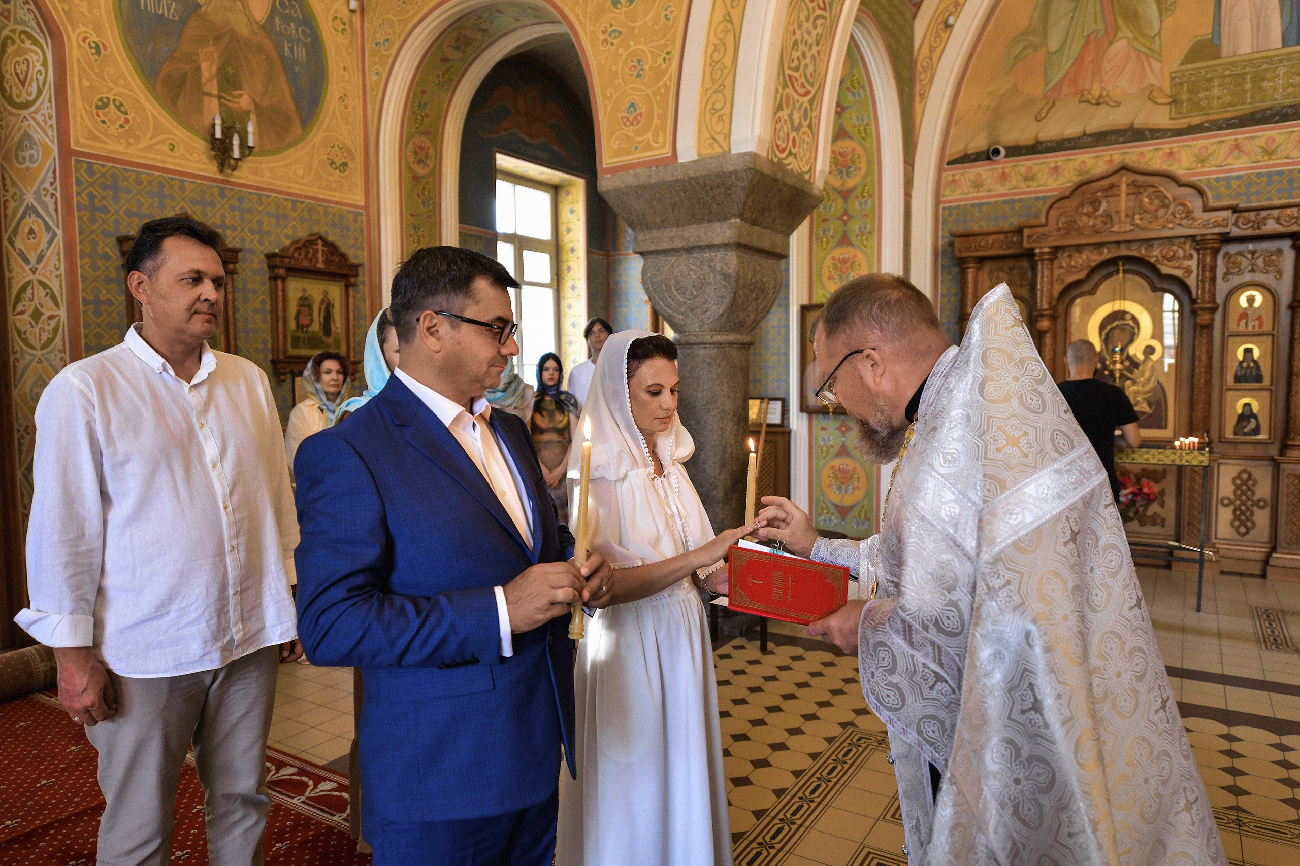 Фотосъемка венчания в церкви в Красноярске. 📸 Свадебный и семейный фотограф в Красноярске Тихомиров Евгений | 17 лет опыта | 800+ свадеб