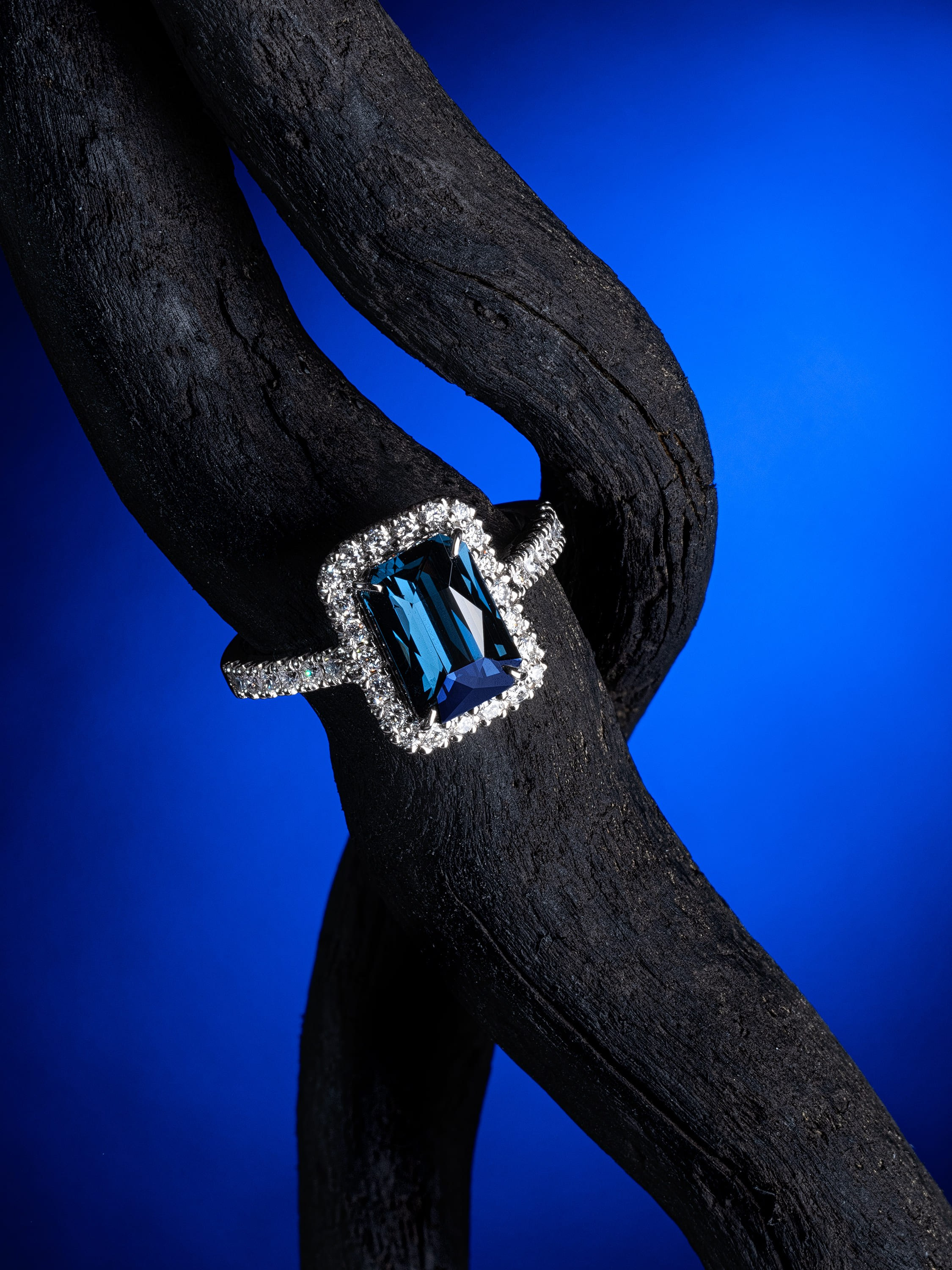 Ювелирная фотография в Сочи — профессиональные съемки украшений высокого качества. Профессиональная фотосъемка в Сочи: репортаж, предметная, ювелирная фотосъемка, недвижимость, фуд-фотография. Фотограф Александр Афанасьев