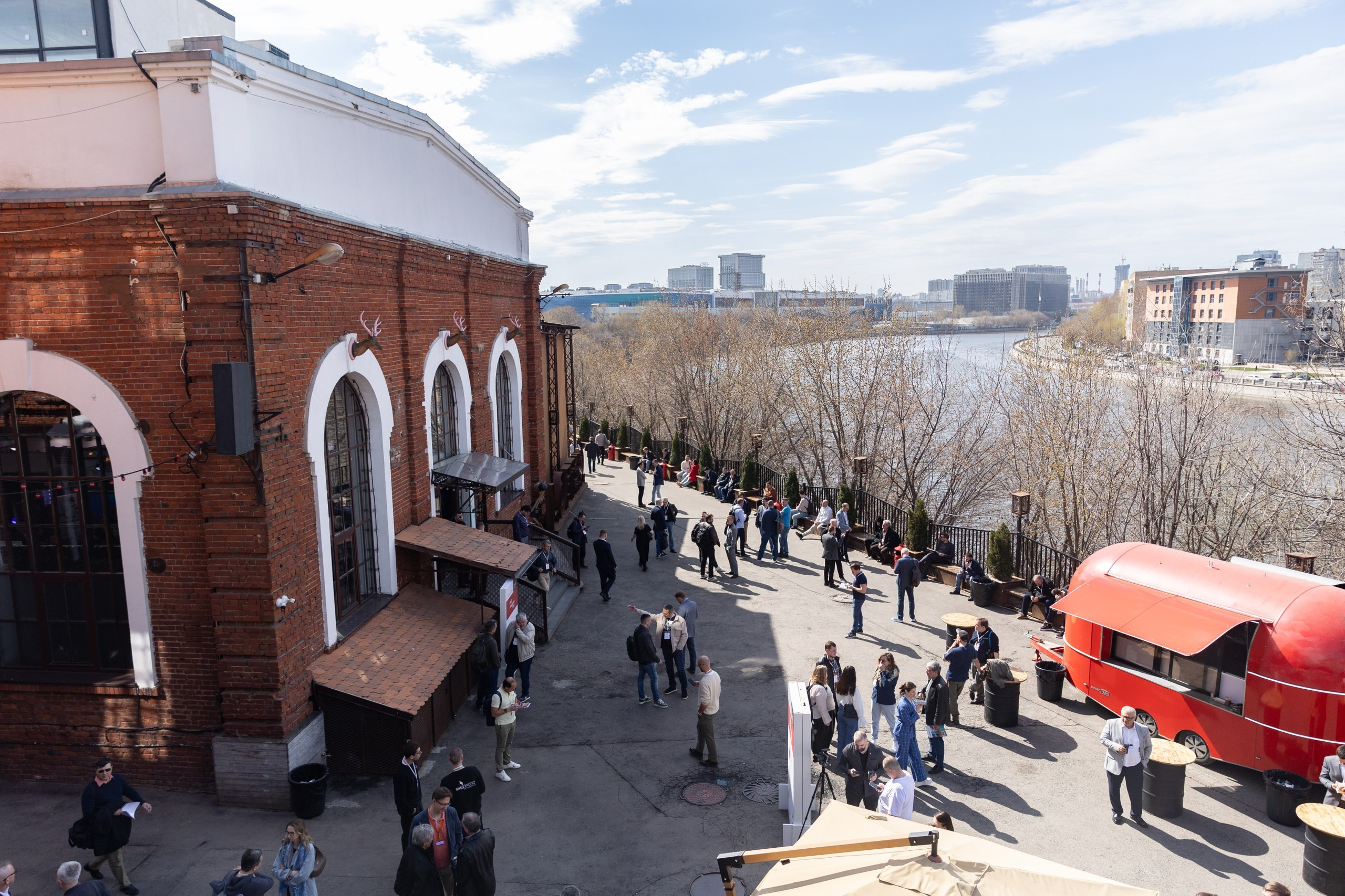 Hi-Tech Building 2025. Свадебный и семейный фотограф
