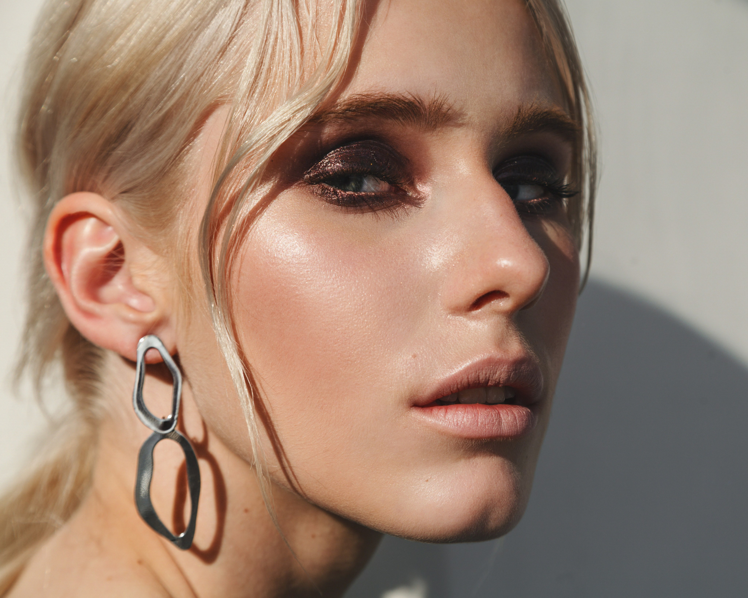 Фотосъемка украшений в Барнауле. Фотограф для бизнеса, маркетплейсов, контента и соцсетей в Барнауле Савинкова Виктория