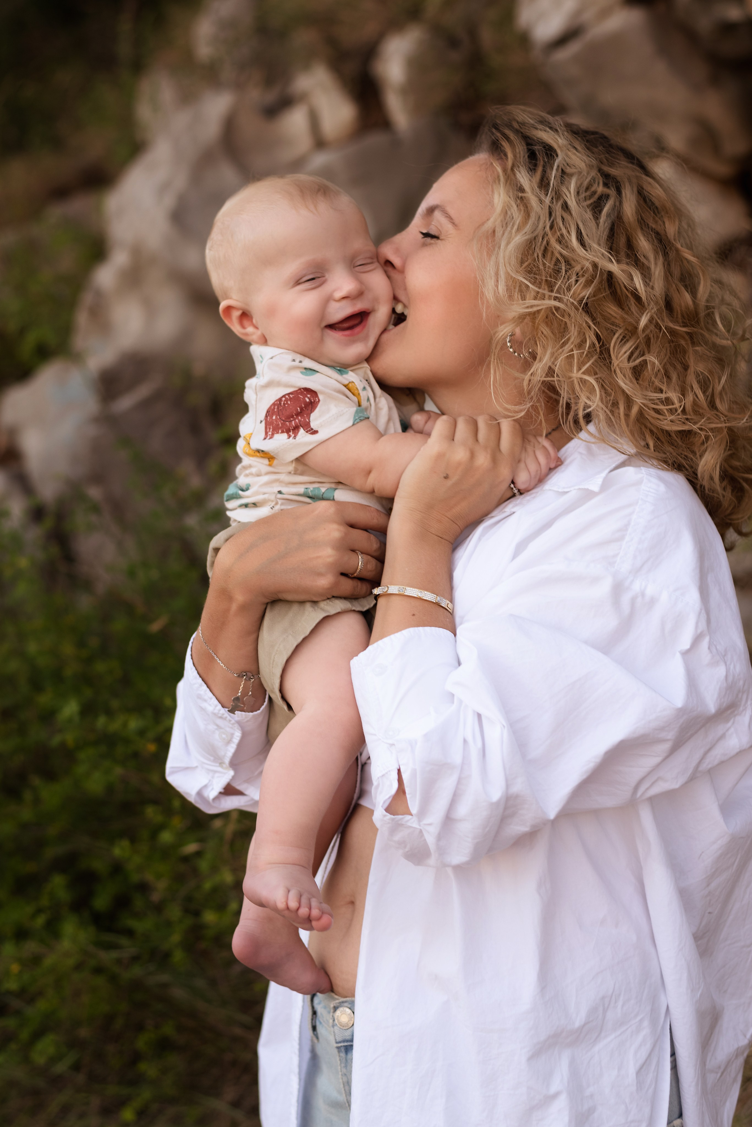 Home photo shoots in Montenegro. Photographer of newborns and children up to a year in Montenegro