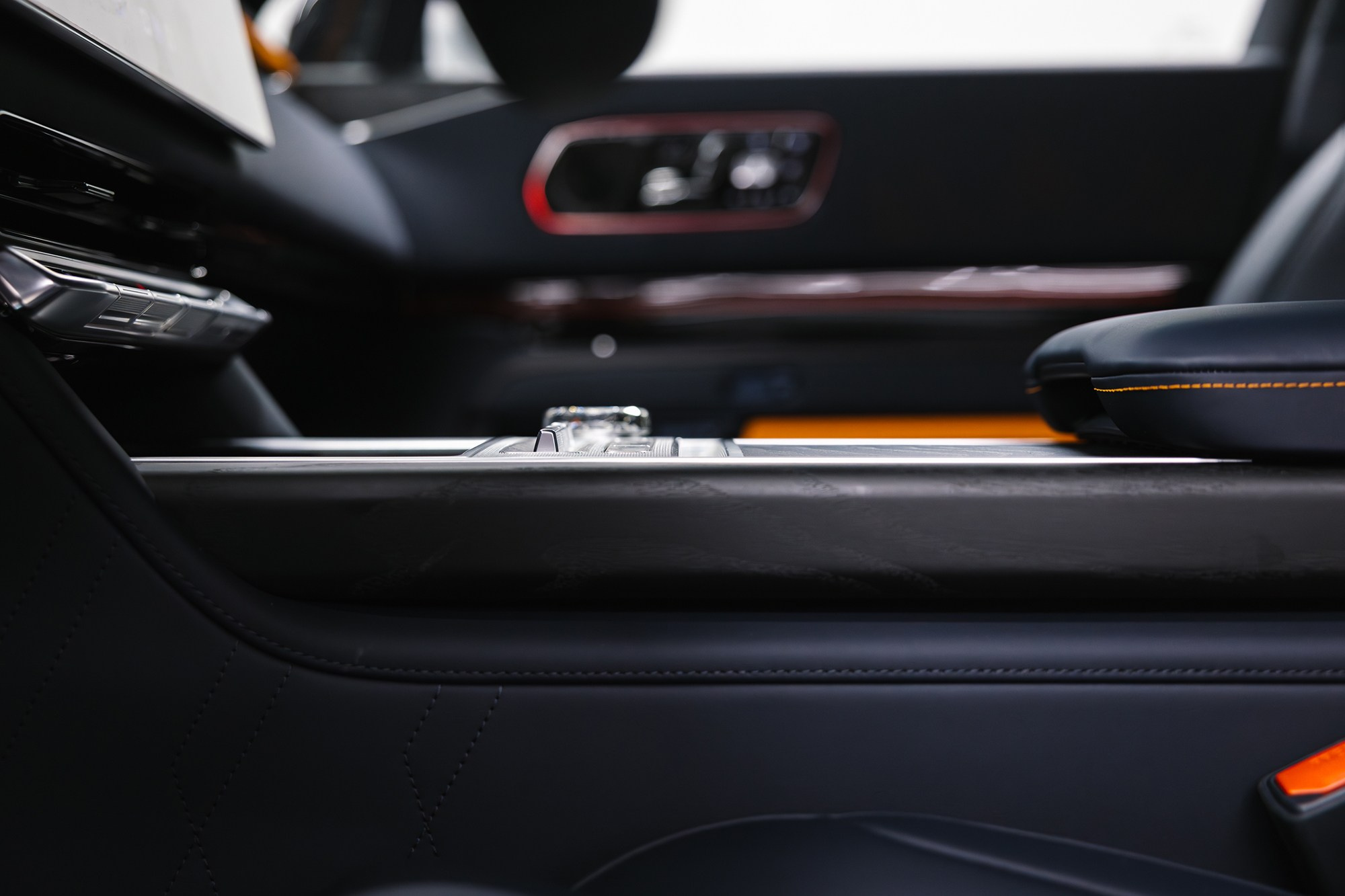 Zeekr 9X 2.0hyb 4WD AT (1401 л. с.) 2025, последовательно-параллельный гибрид, АКПП, 4WD. Автосалон «Х-Авто»