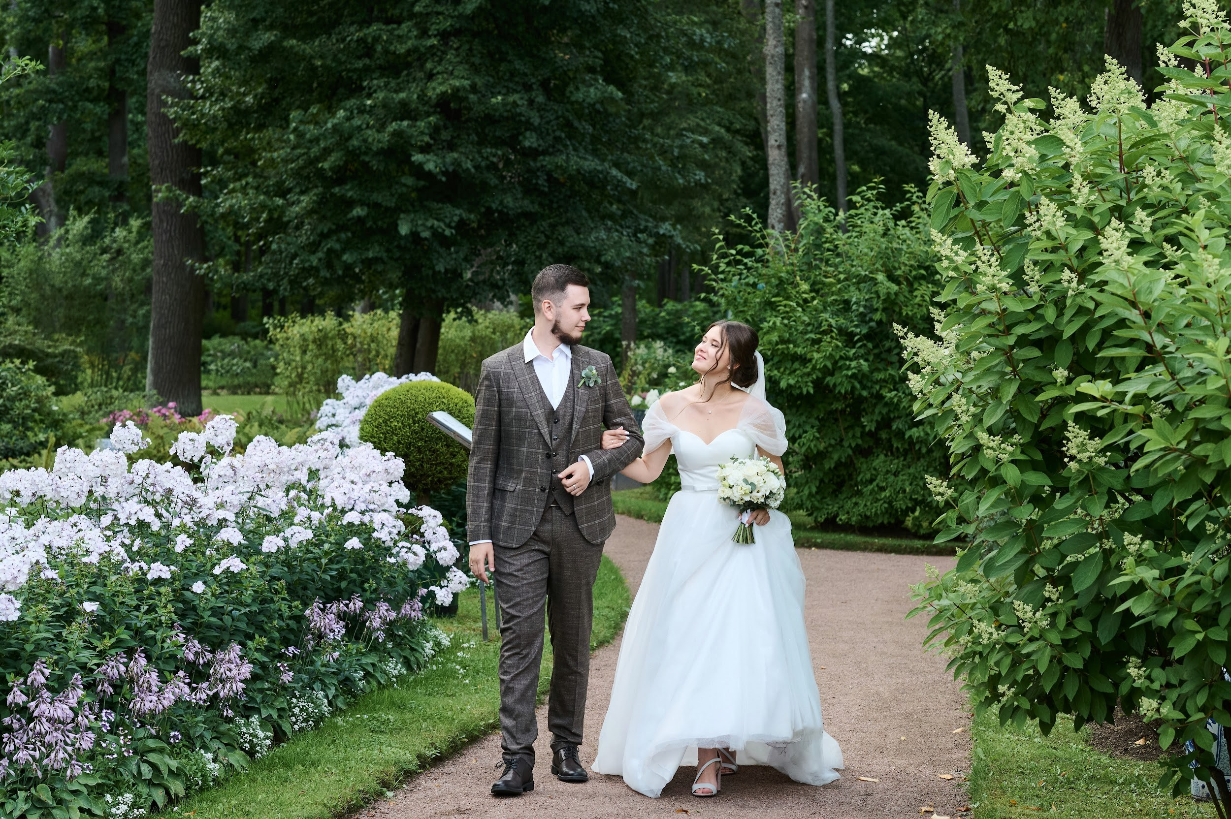 Свадебная фотосъемка в Петергофе. Свадебный фотограф в Санкт-Петербурге Петергофе Пушкине Саша Галлс / Александр Галлс