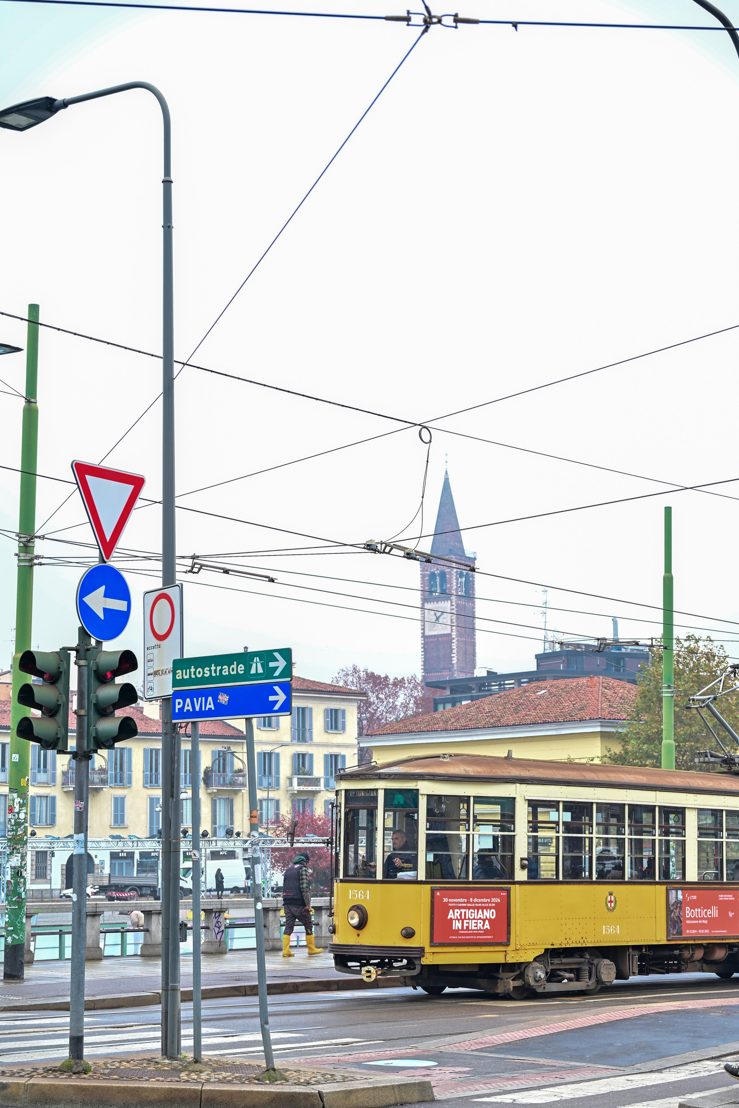 Milano: Navigli, City, Trams. Фотограф Минск