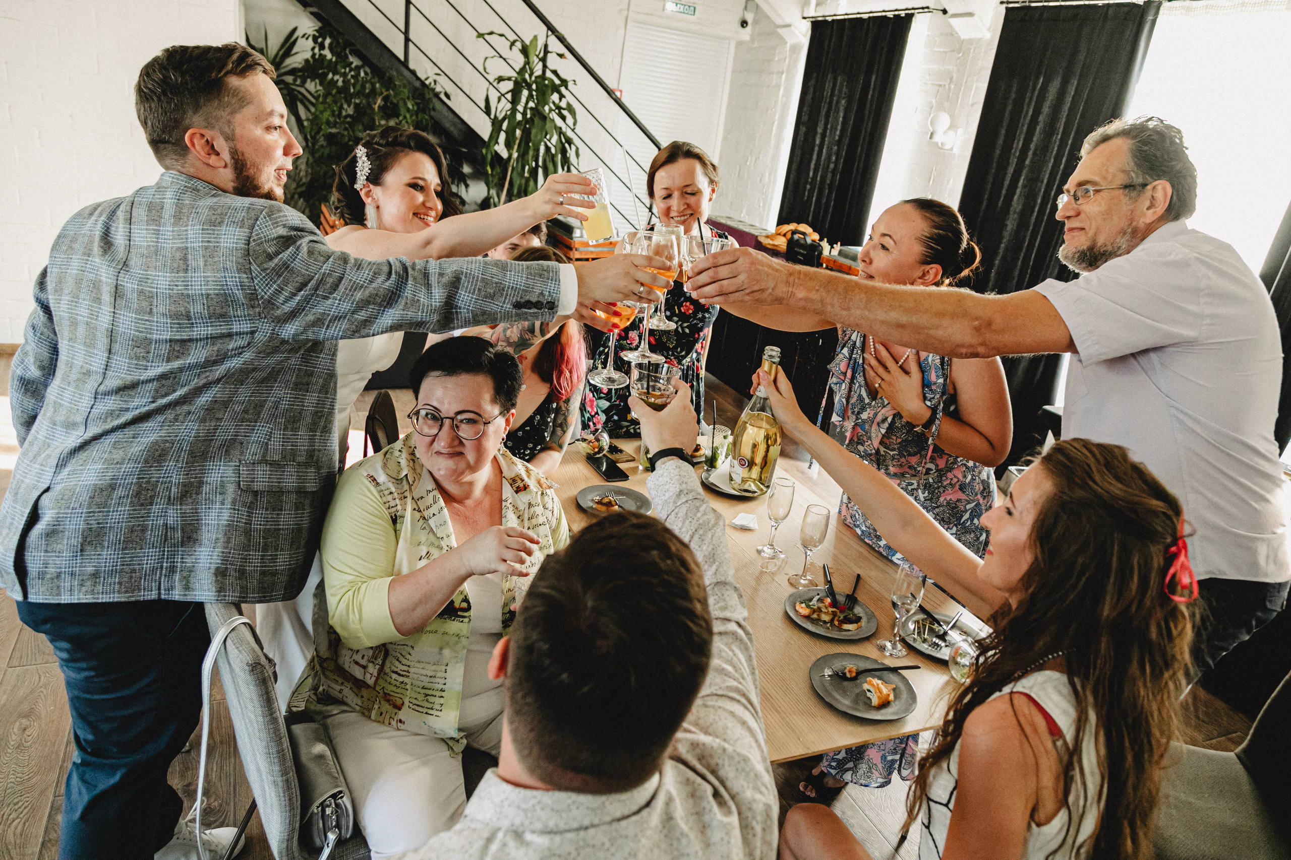 Свадьба Жени и Паши. С друзьями. Свадебный и семейный фотограф Женя Добрянская в Нижнем Новгороде