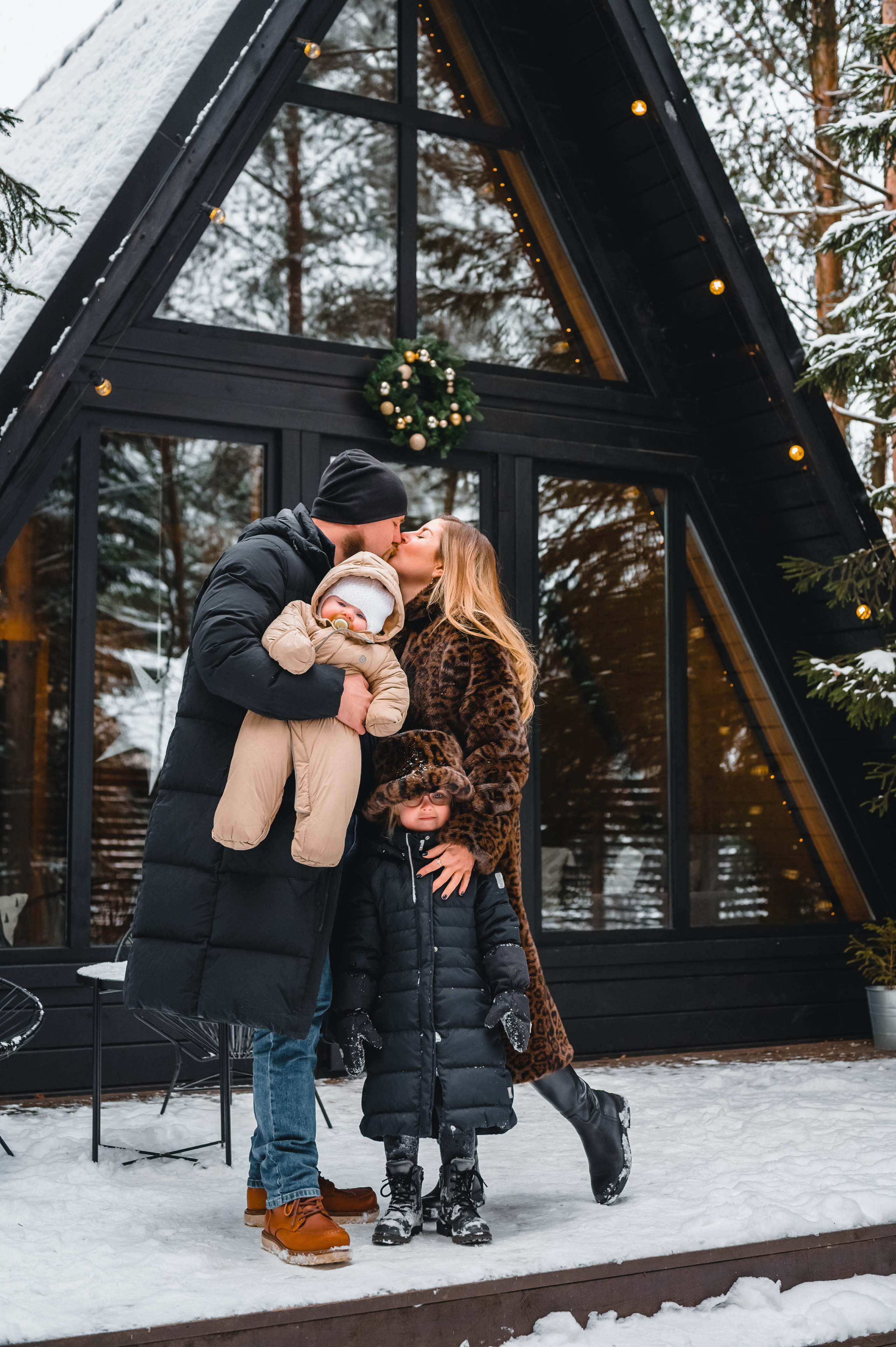 Семейная новогодняя фотосессия за городом. Фотограф Юлия Кондратьева