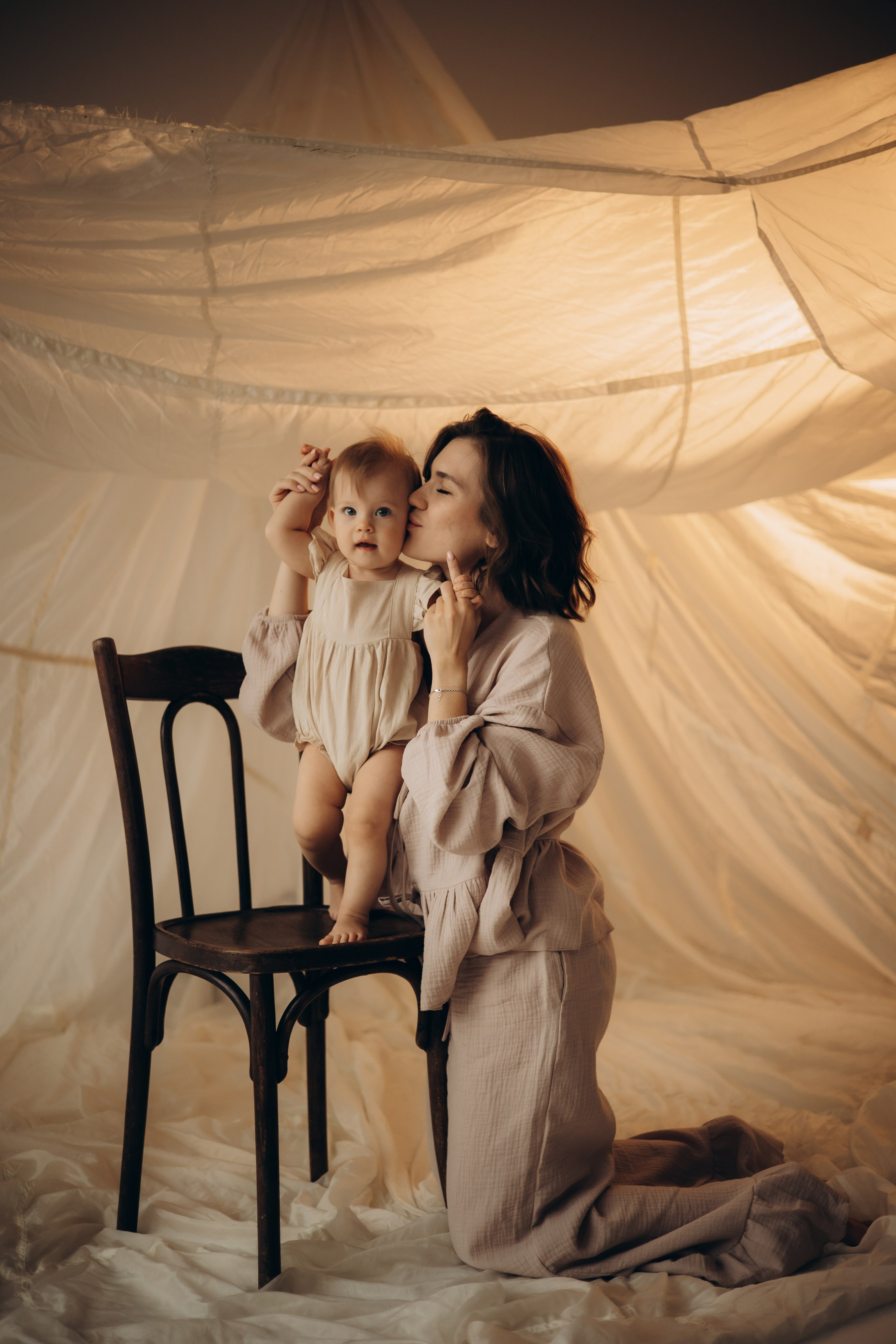 Фотосессия в тканях: мама и малышка. Семейный фотограф Москва Юлиана Фетисова