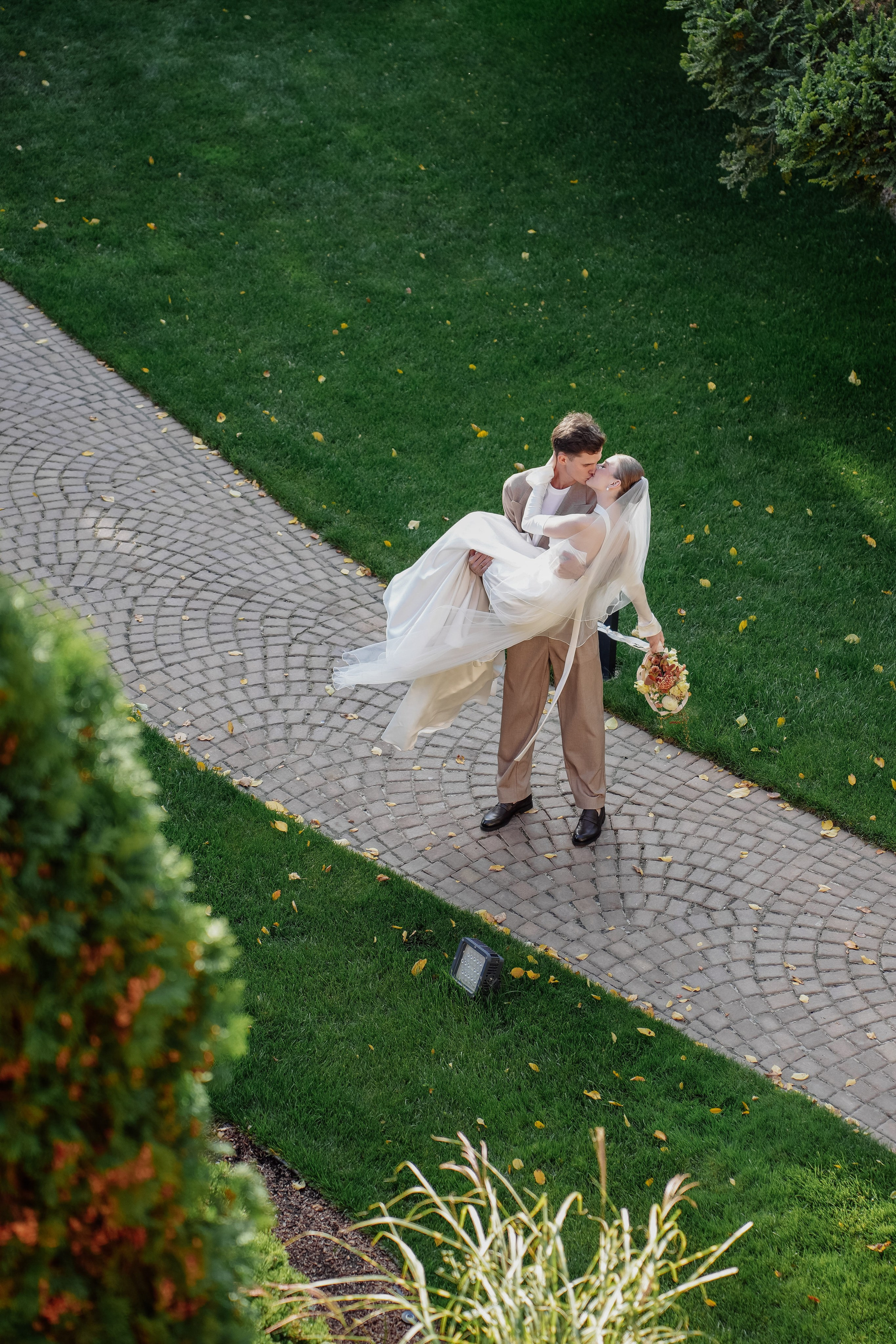 Old House. Олег и Ульяна. Свадебный фотограф и видеограф в Ростове-на-Дону Виталий Величко