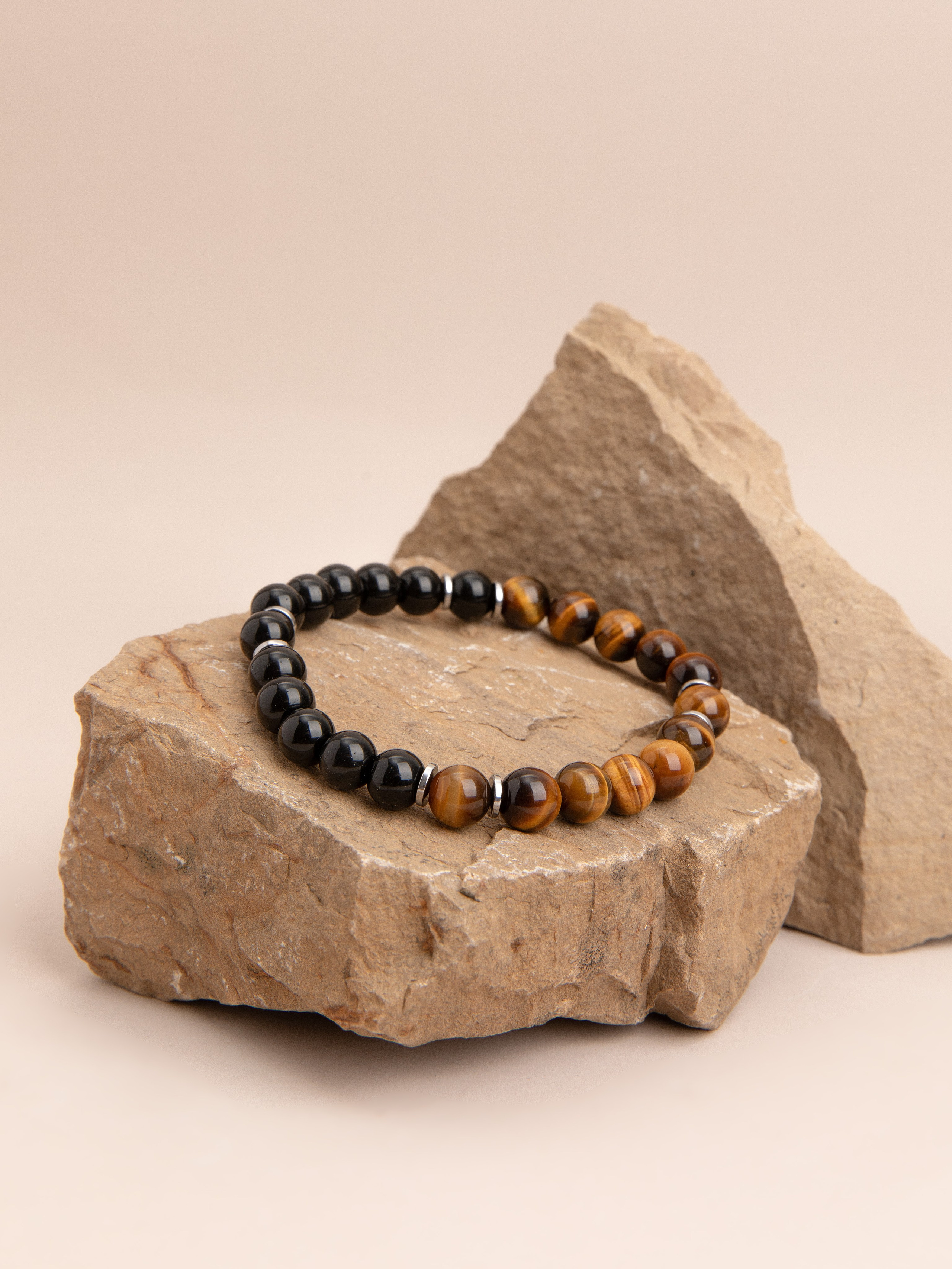 Браслеты ручной работы. Фотостудия предметной и модельной съёмки для маркетплейсов