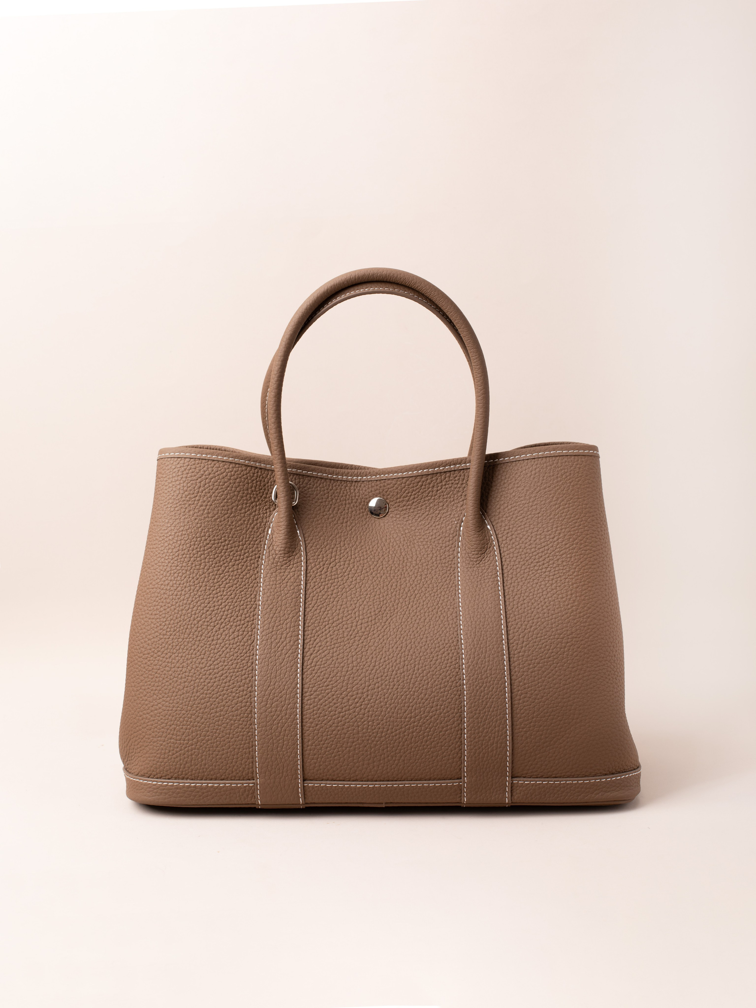 Женские сумки. Фотостудия предметной и модельной съёмки для маркетплейсов