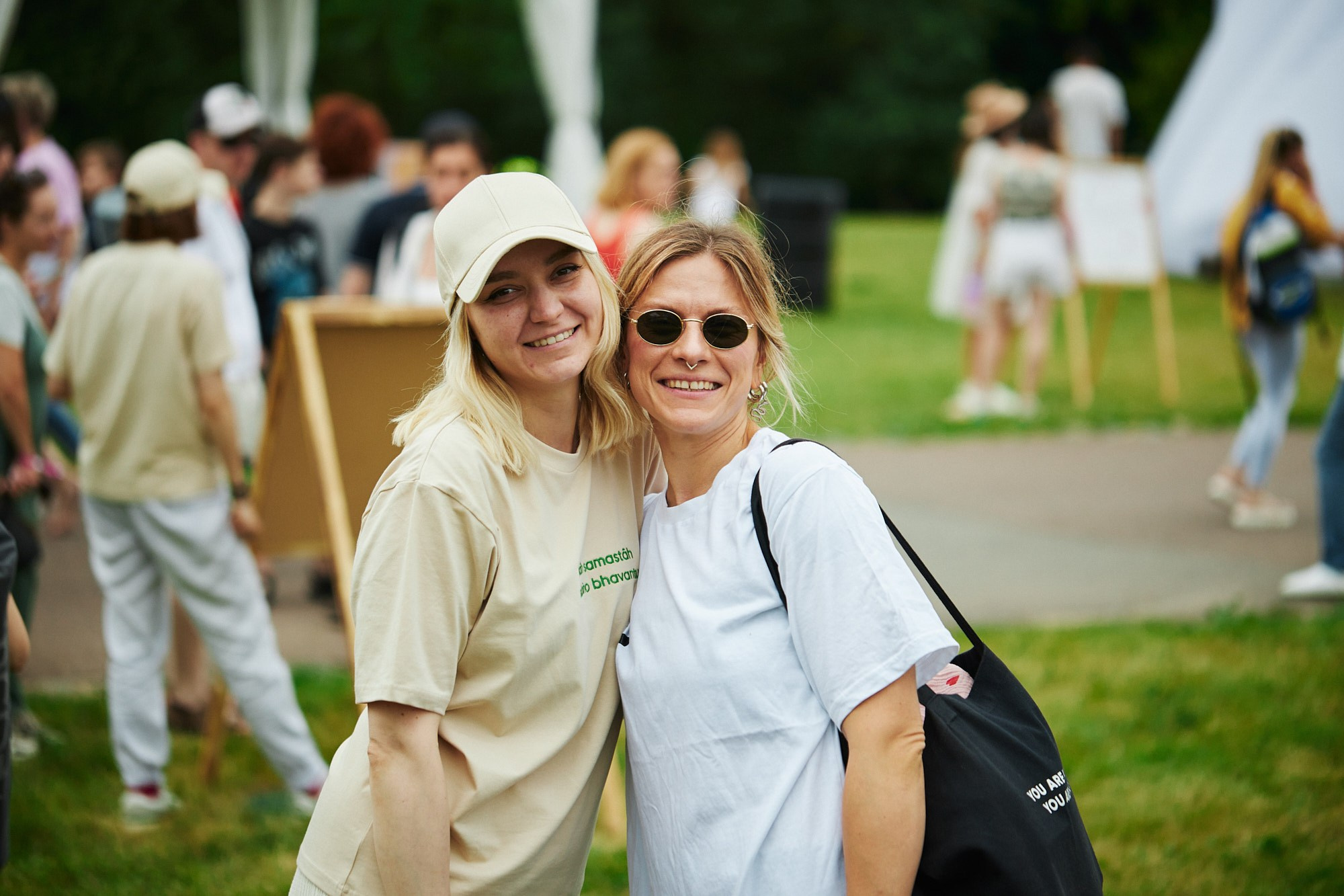 HOLI Yoga — репортажная съёмка фестиваля йоги в Москве. Репортажный фотограф в Москве — Дмитрий Тарасов | Съёмка мероприятий, концертов, корпоративов