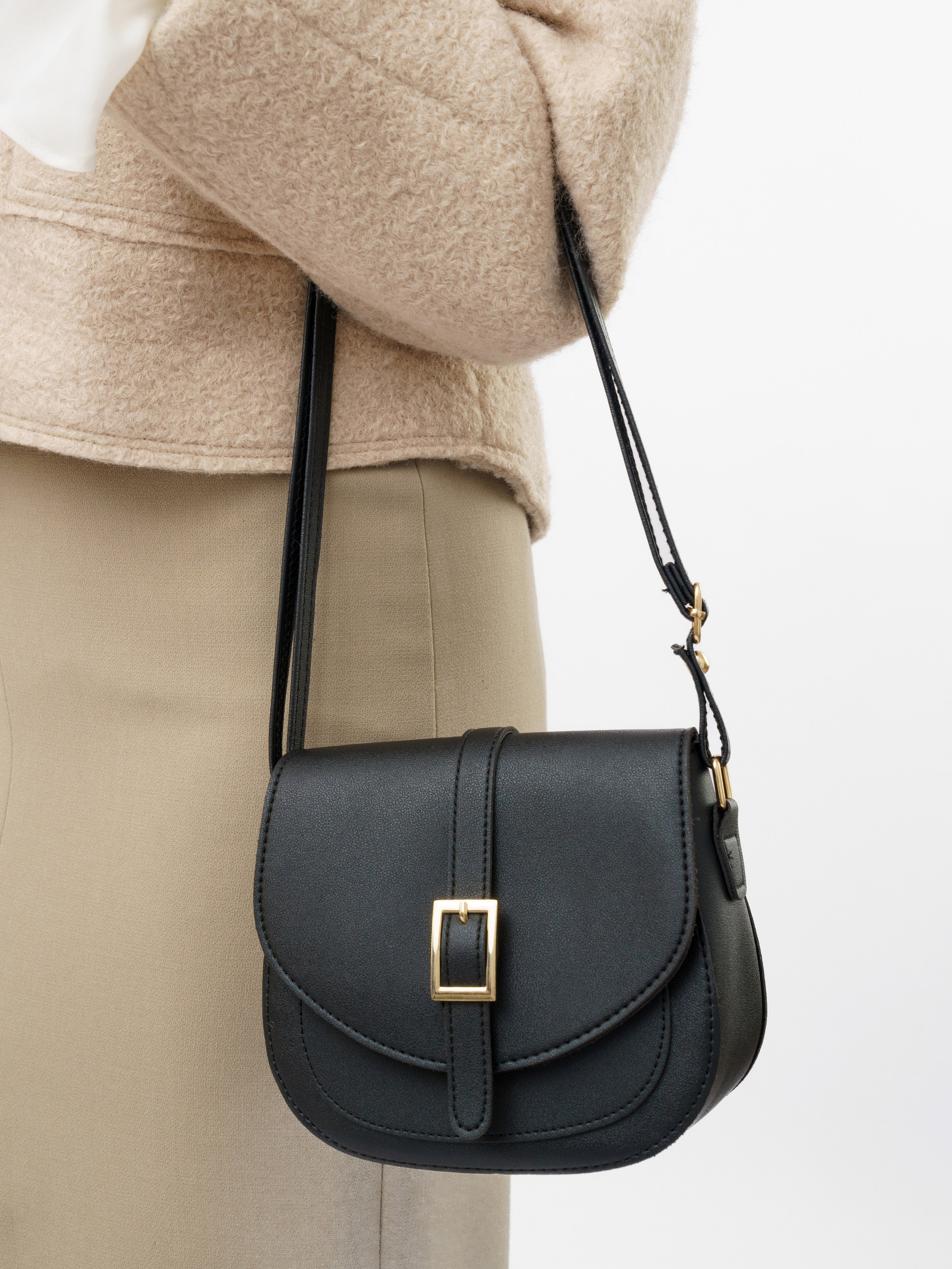 Съемка сумок со стилистом. KED Production — продакшн из СПб. Создаём фото, видео и контент, который помогает брендам и селлерам продавать больше