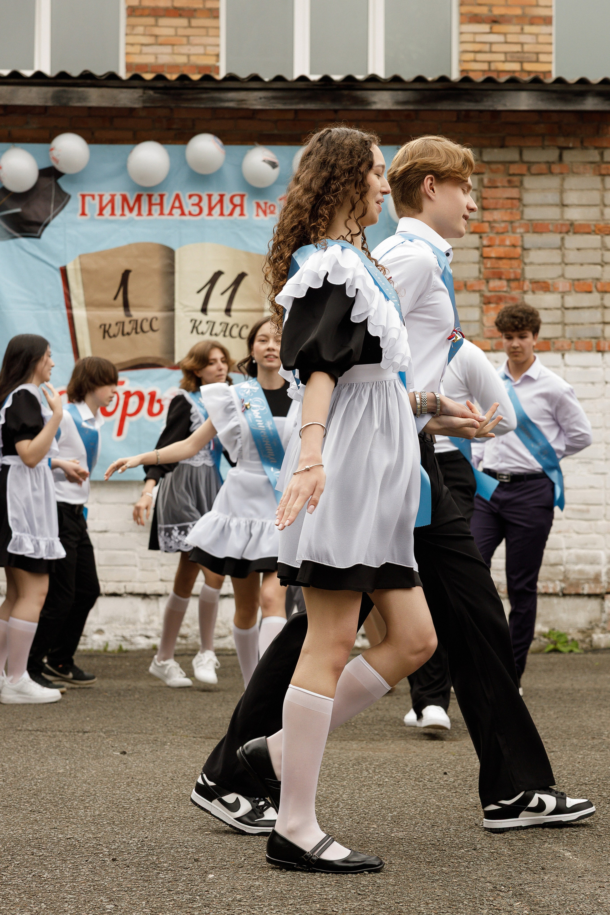 Последний звонок Гимназия Артем. Photoalbum-vl.ru