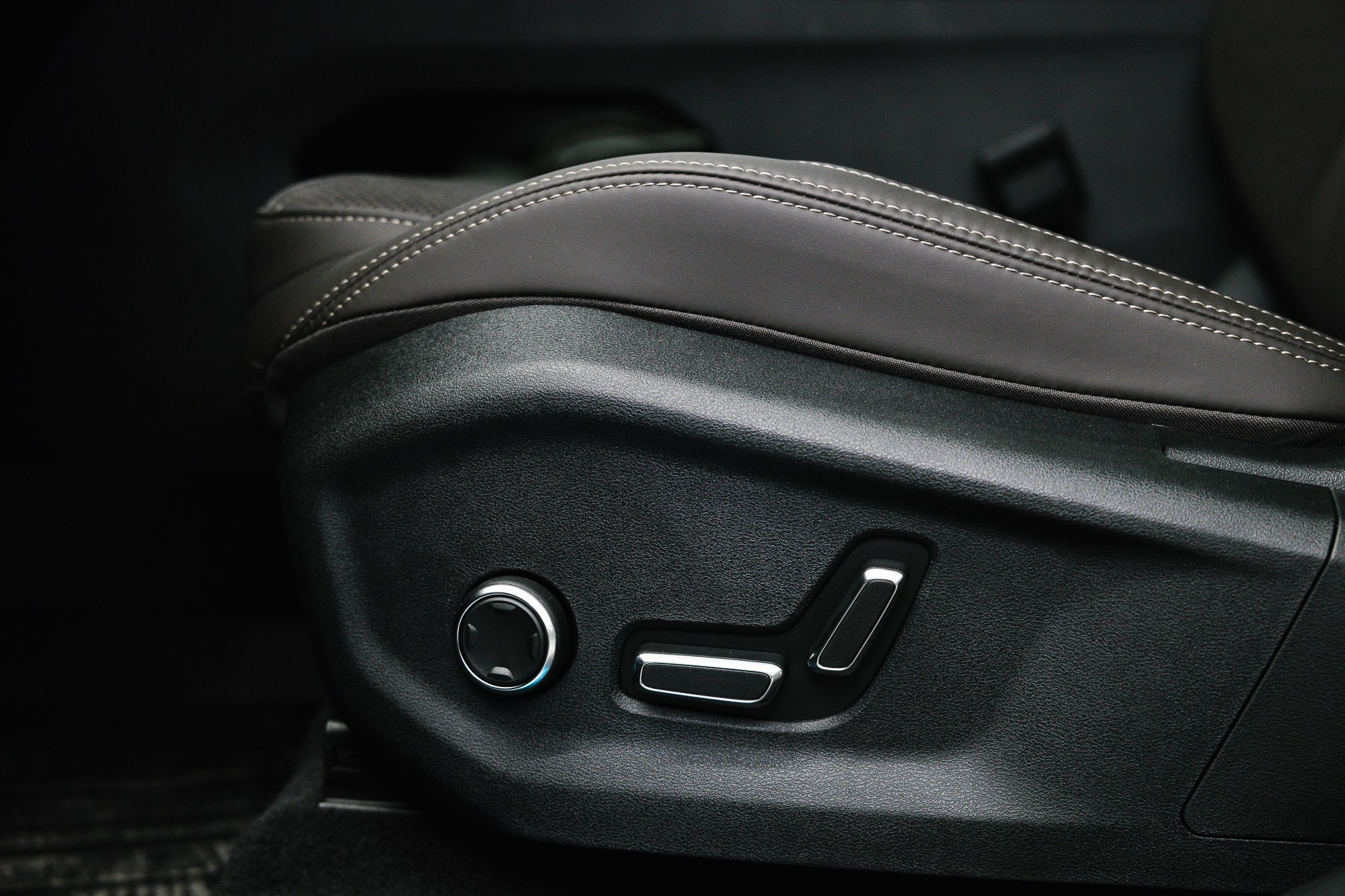 Geely Monjaro 2.0 4WD AT (238 л. с.). Автосалон «Х-Авто»