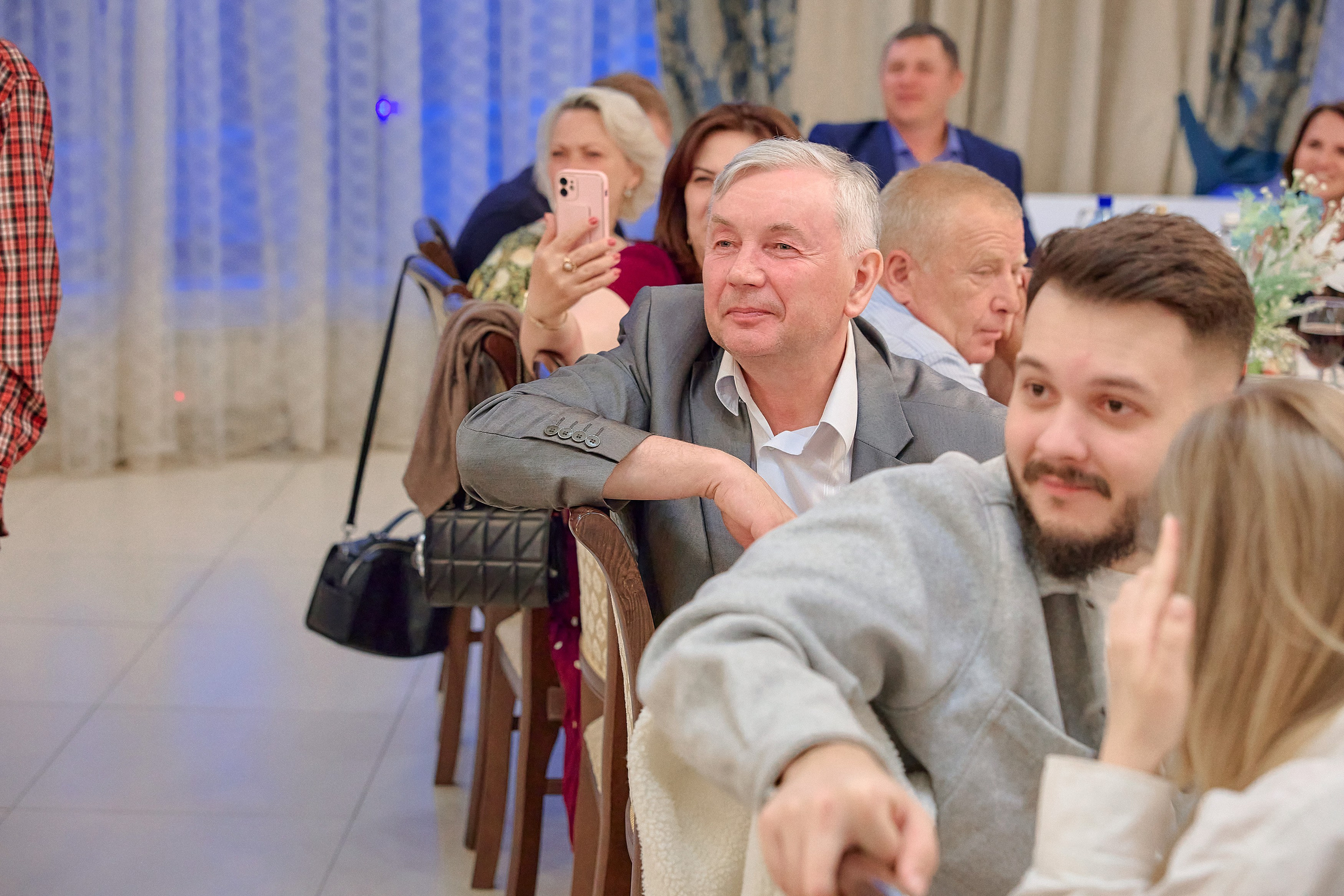 Портфолио репортажной фотосъёмки: Выпускной в ресторане «Император». Фотограф Яковлев Роман — Красноярск