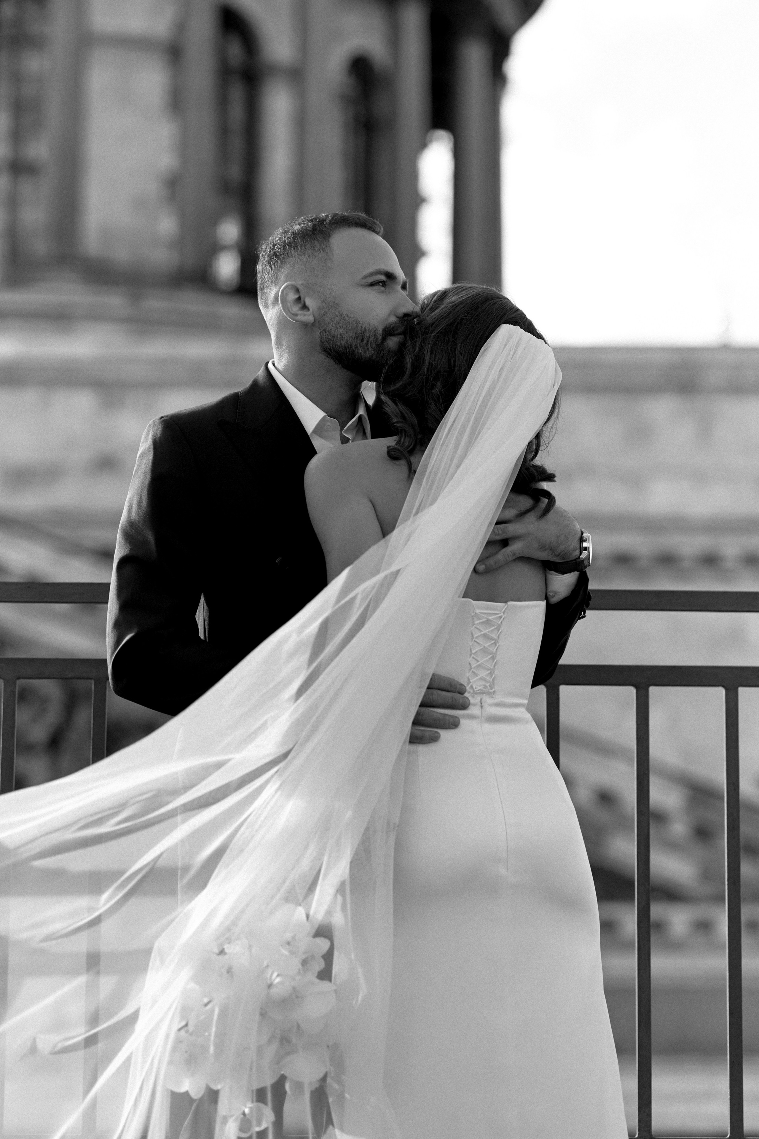 Свадебная фотосессия в отеле с видом на Исаакиевский собор. Сестры Карабаза. Фотографы и ретушеры в Москве и Санкт-Петербурге