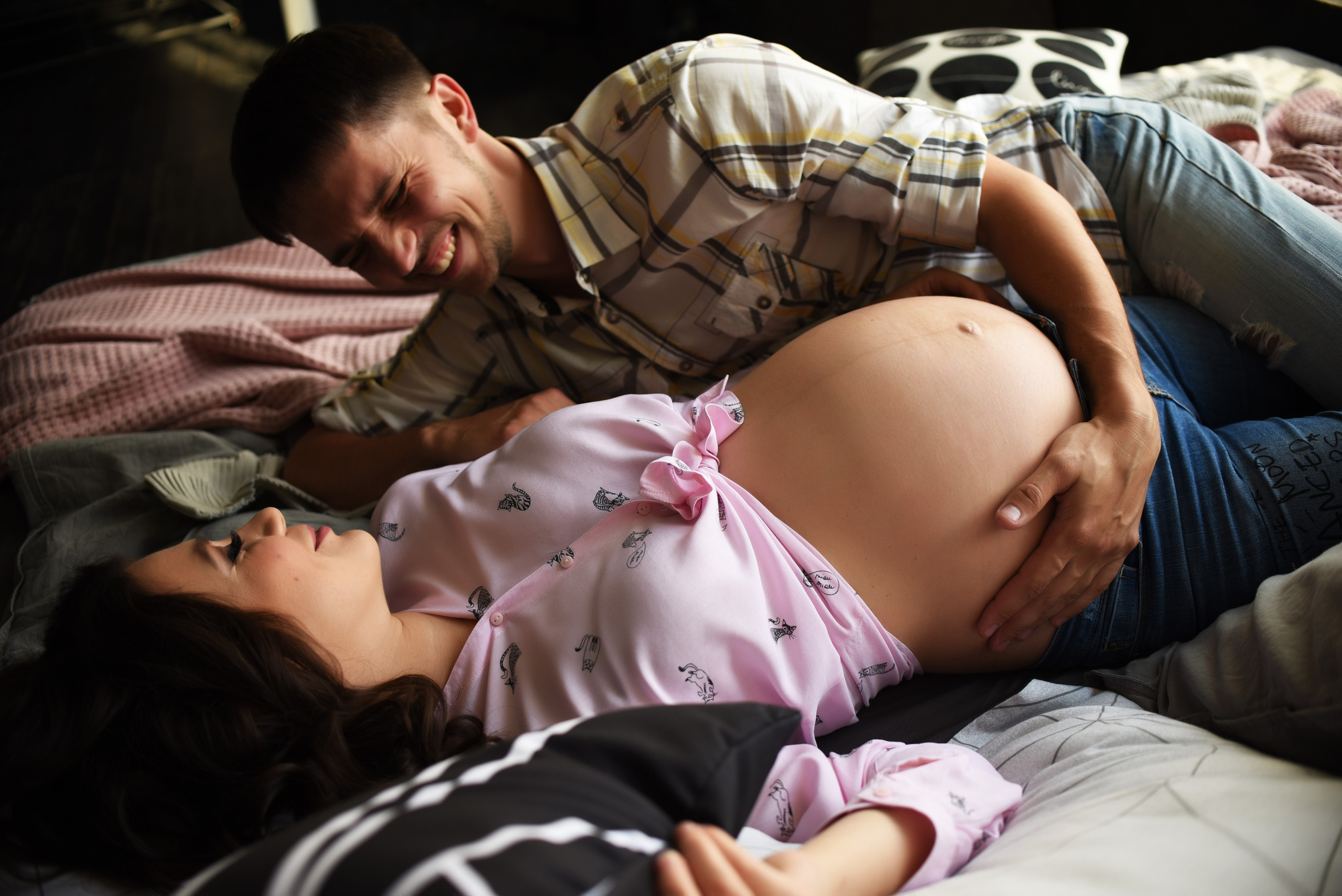 Фотосессия беременности студийная съемка. Свадебный, семейный, детский, контент фотограф в Омске Максим Ильин