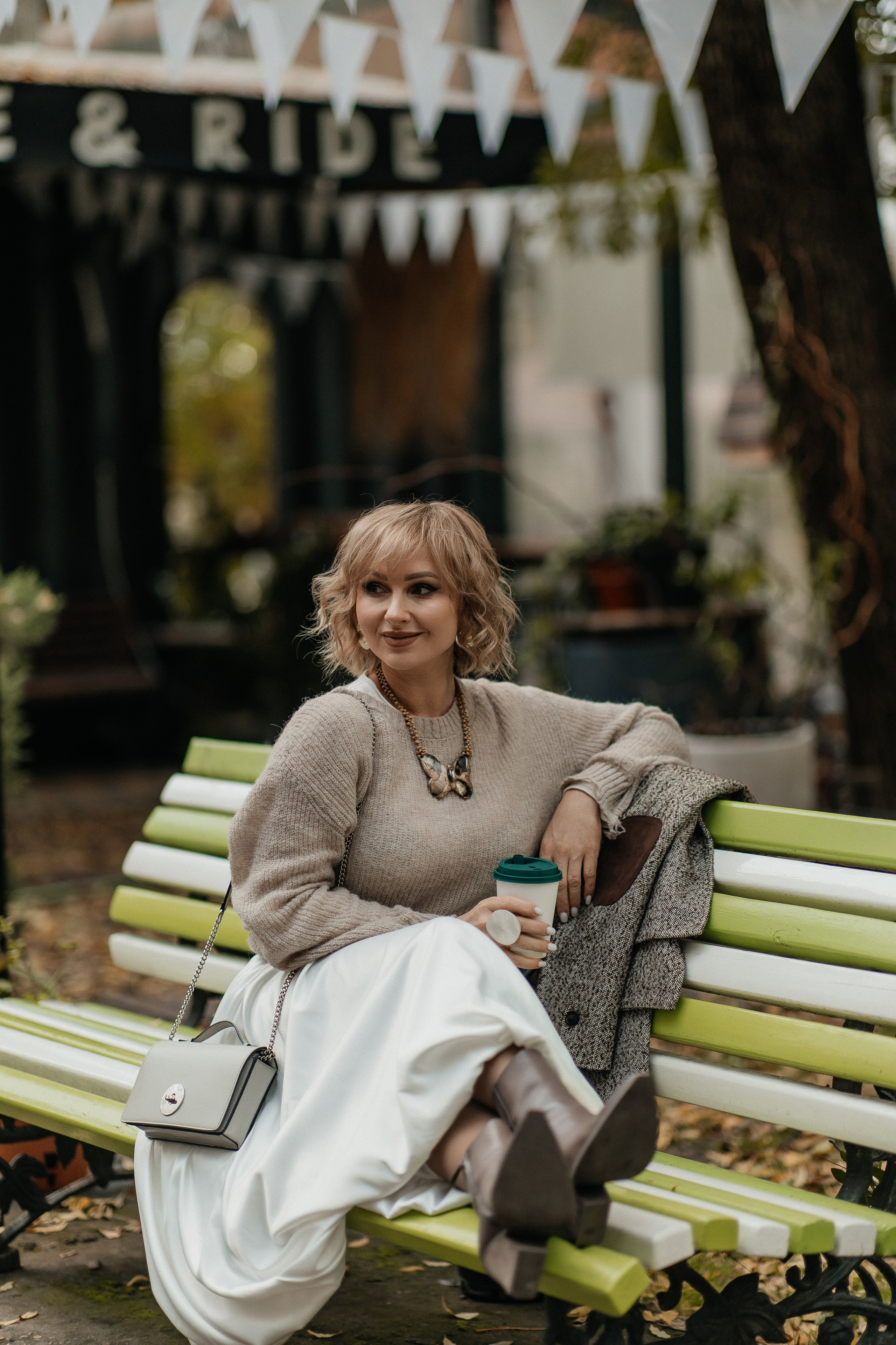 Маша и осень