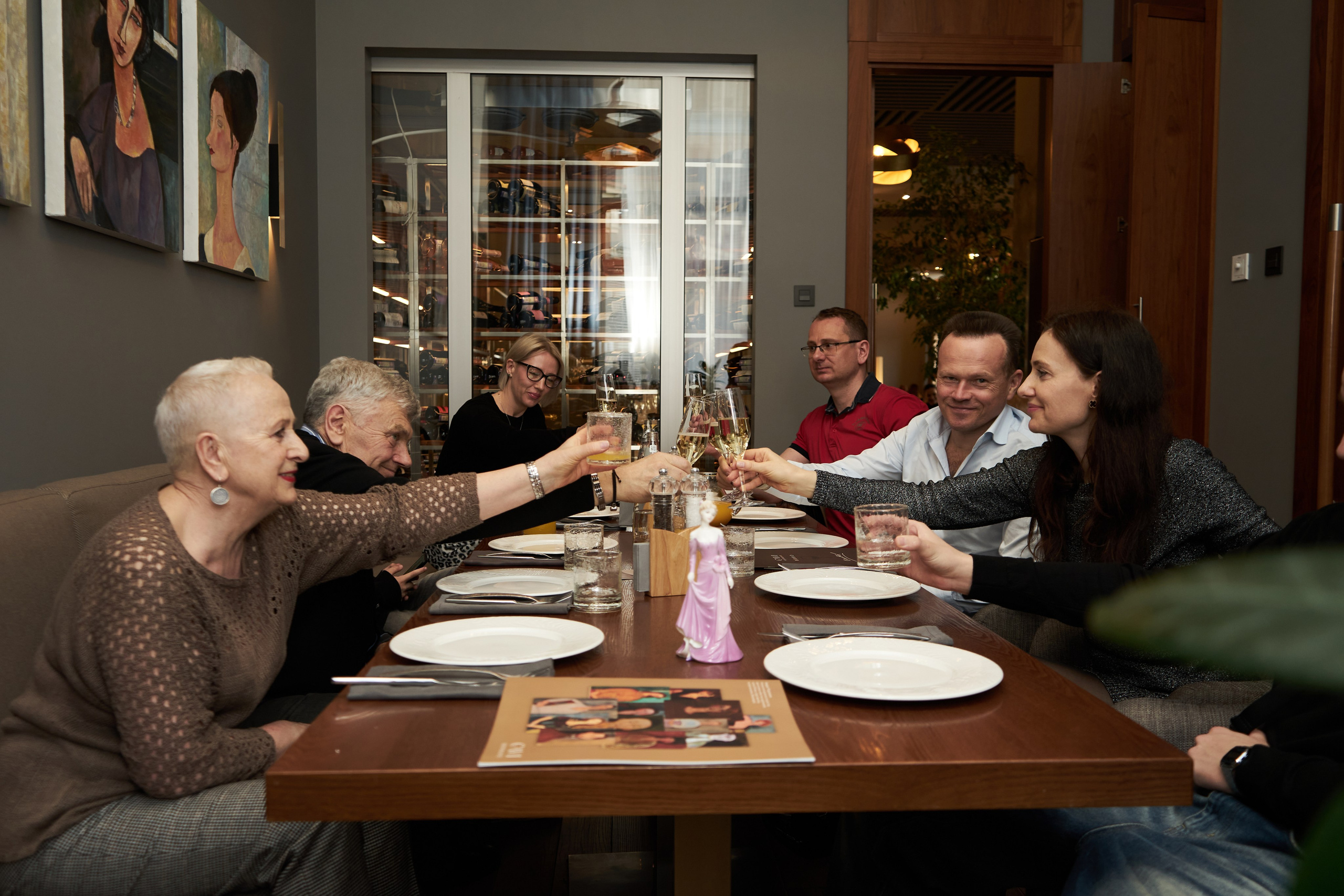 Репортажная съемка торжества в ресторане. Фотограф Екатеринбург Кокшарова Александра