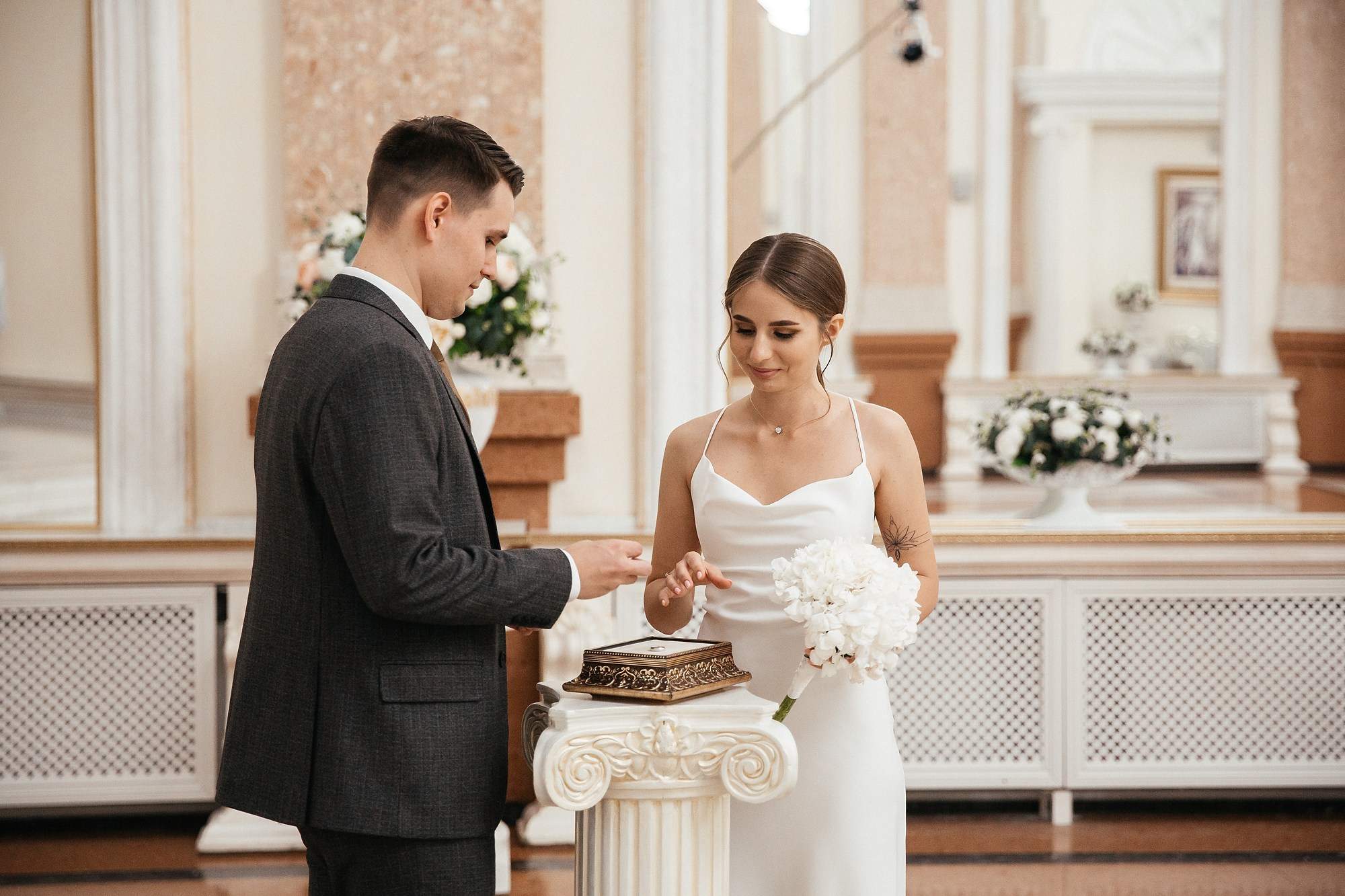 Фотосессия в студии, ЗАГСе и в студии. Свадебный, репортажный фотограф Дмитрий Макарченко