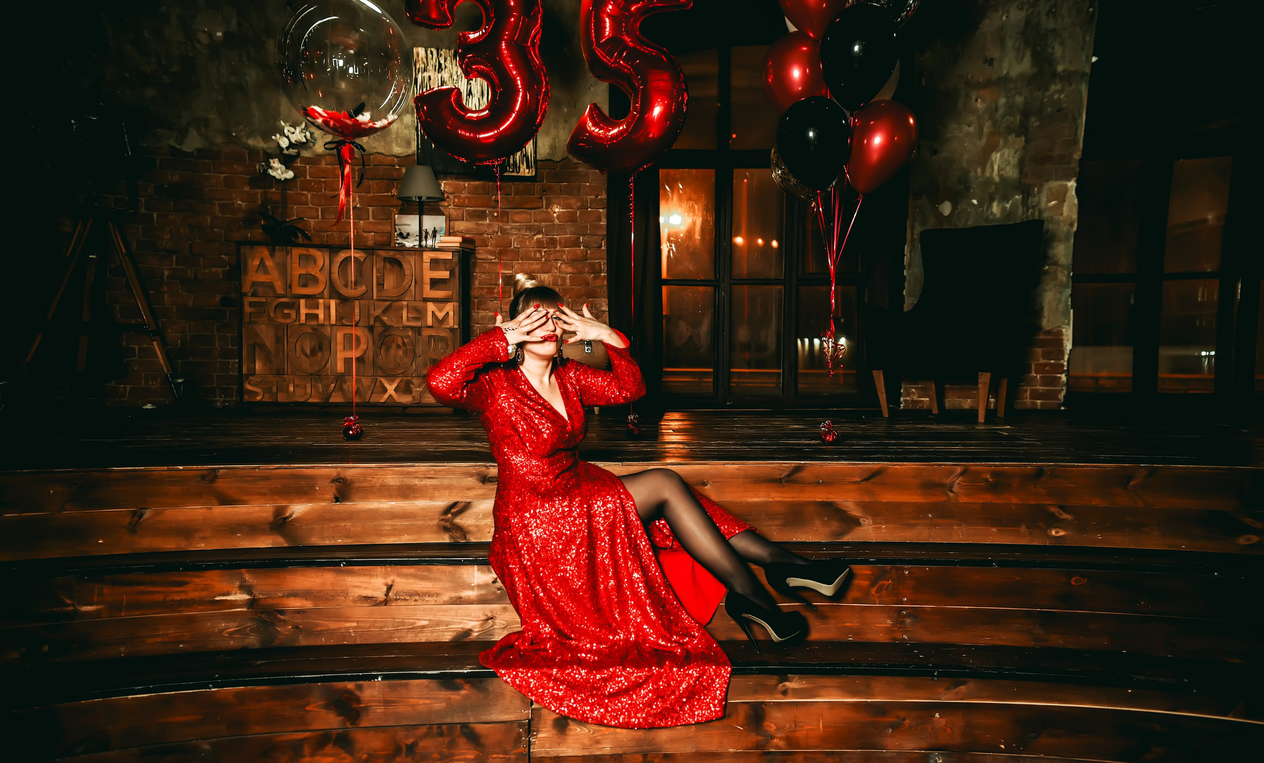 Тематическая вечеринка на юбилей 35 лет. Свадебный, семейный, детский, контент фотограф в Омске Максим Ильин