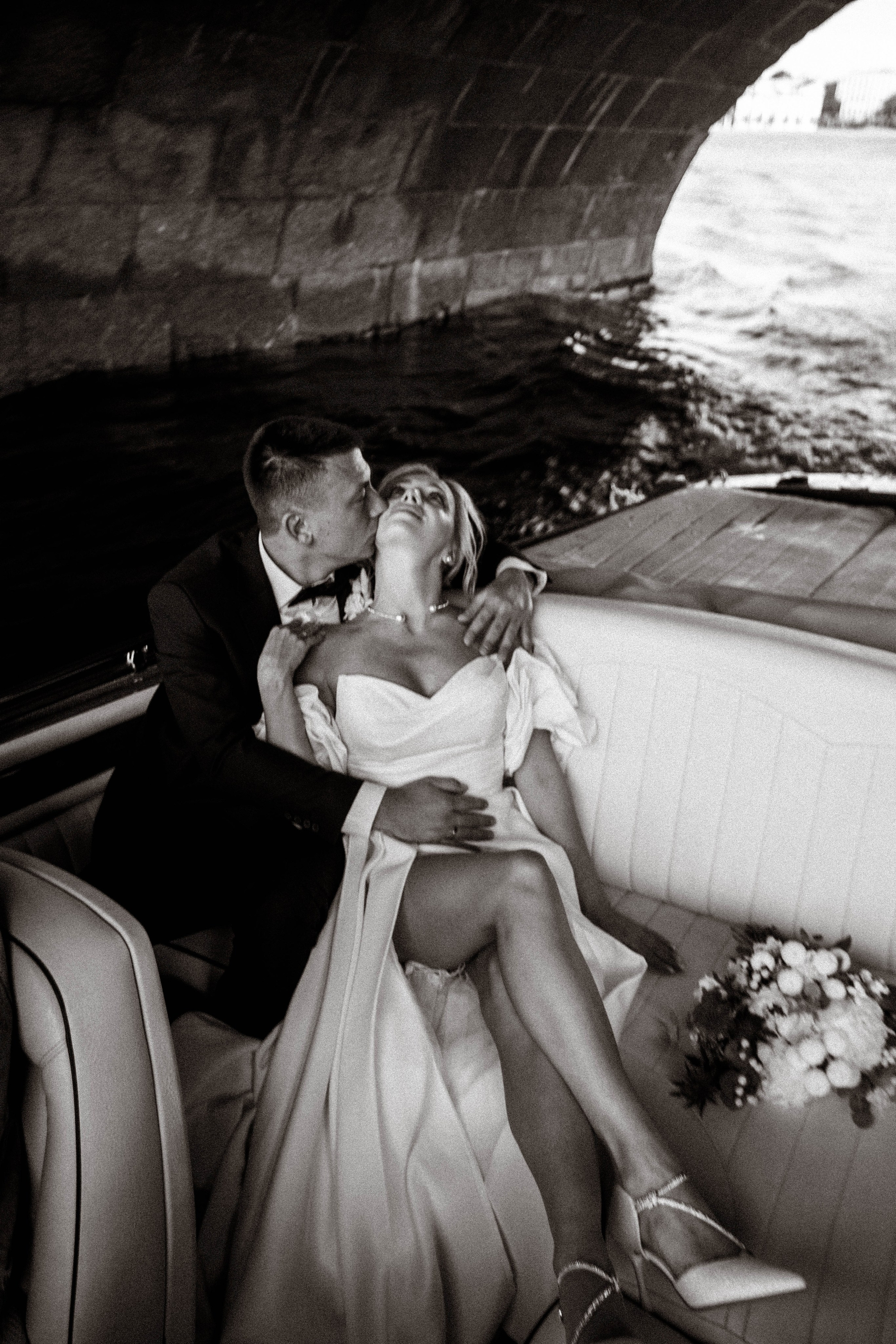 СВАДЕНБНАЯ СЬЕМКА НА КАТЕРЕ ПО КАНАЛАМ САНКТ-ПЕТЕРБУРГА И В АКВАТОРИИ НЕВЫ. Профессиональный фотограф, Санкт-Петербург — Виктория Богомолова