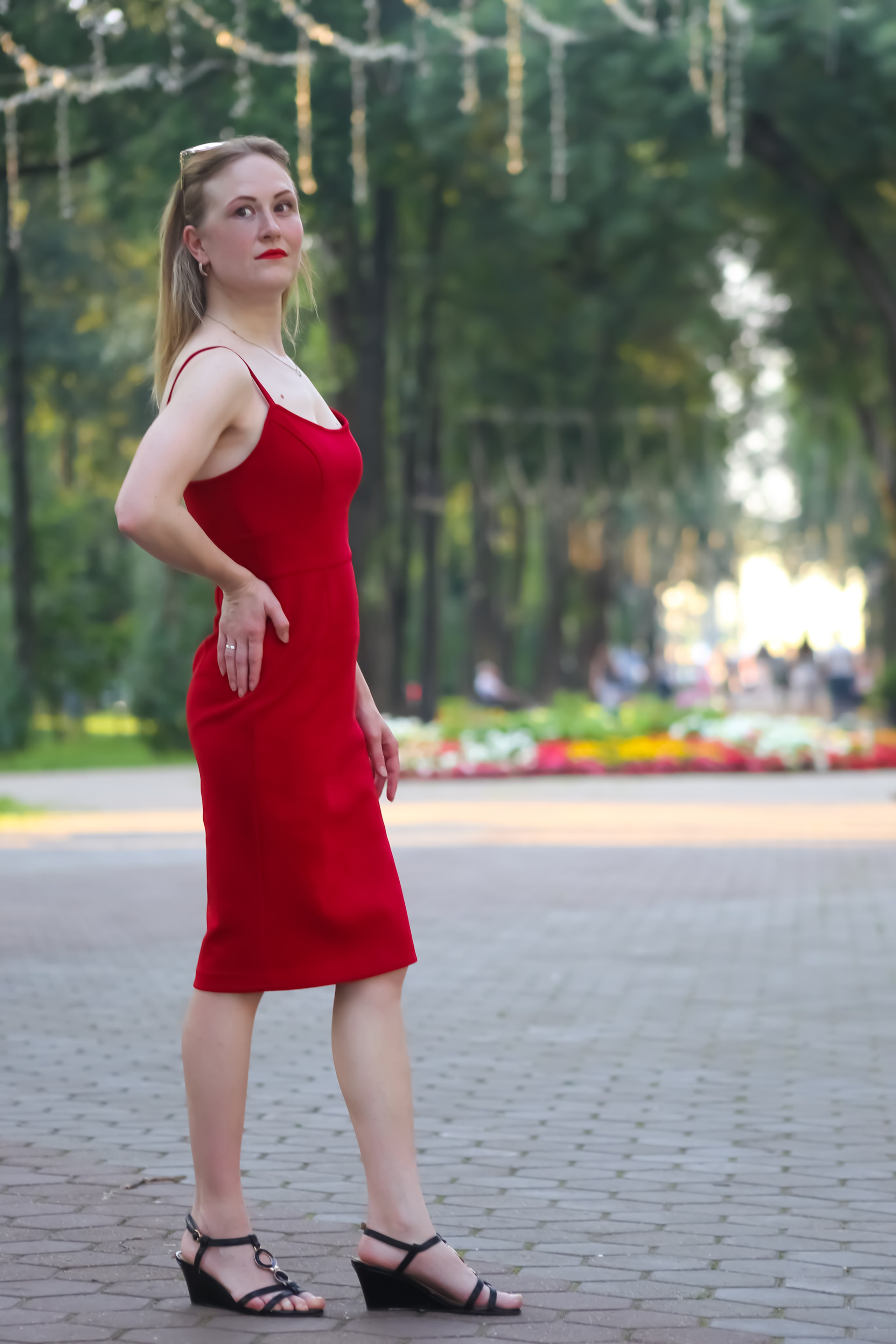 Маша на прогулке летом. Фотограф Пермь. Фотосессия в фотостудии Перми и на свежем воздухе