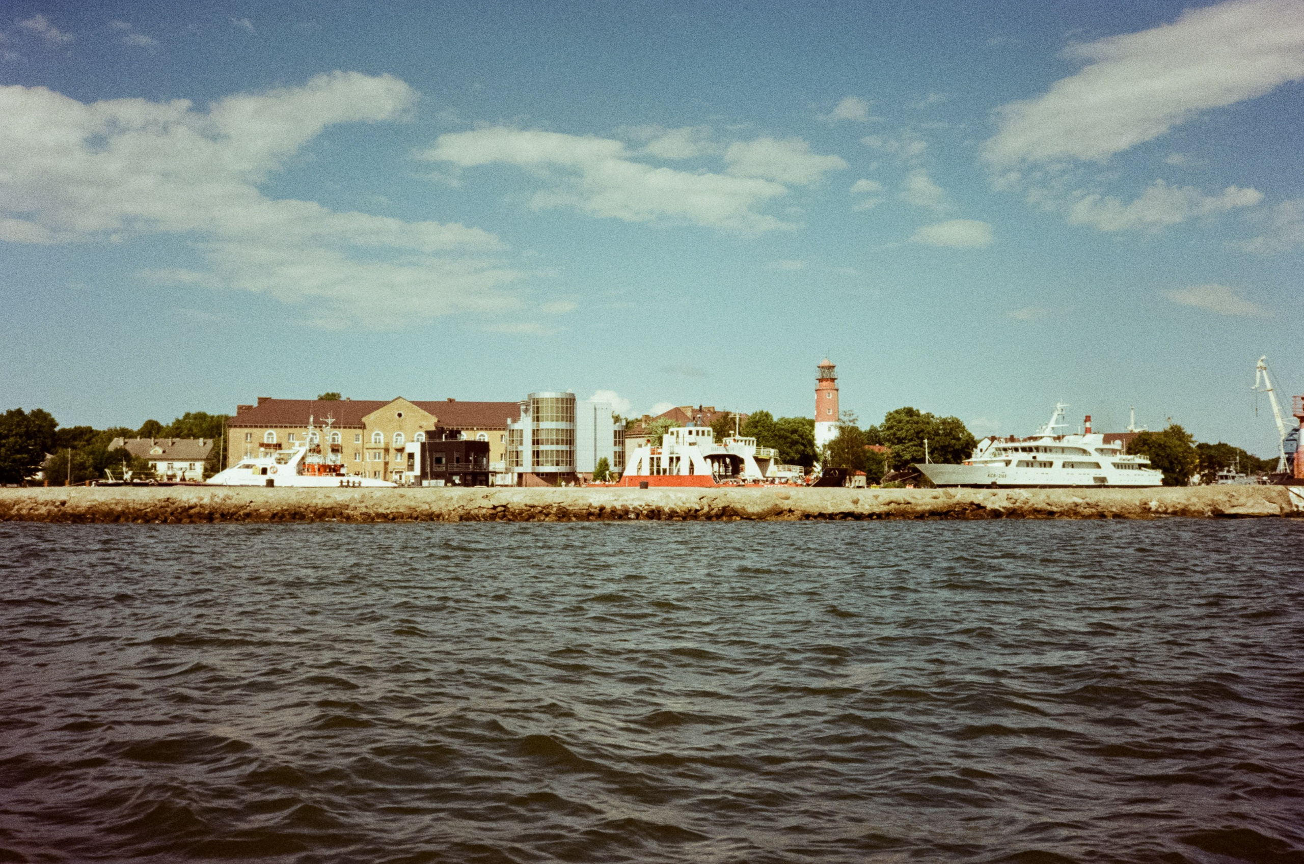 Прогулка на катере по Калининградскому заливу. Алые паруса. Фотограф-документалист Мария Осокина