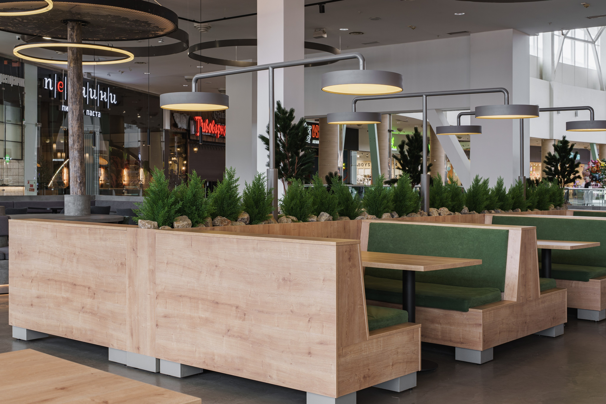 Фотосъемка Фудкорта ТРЦ «Планета». Интерьерный фотограф и ретушер в Красноярске Денис Антропов
