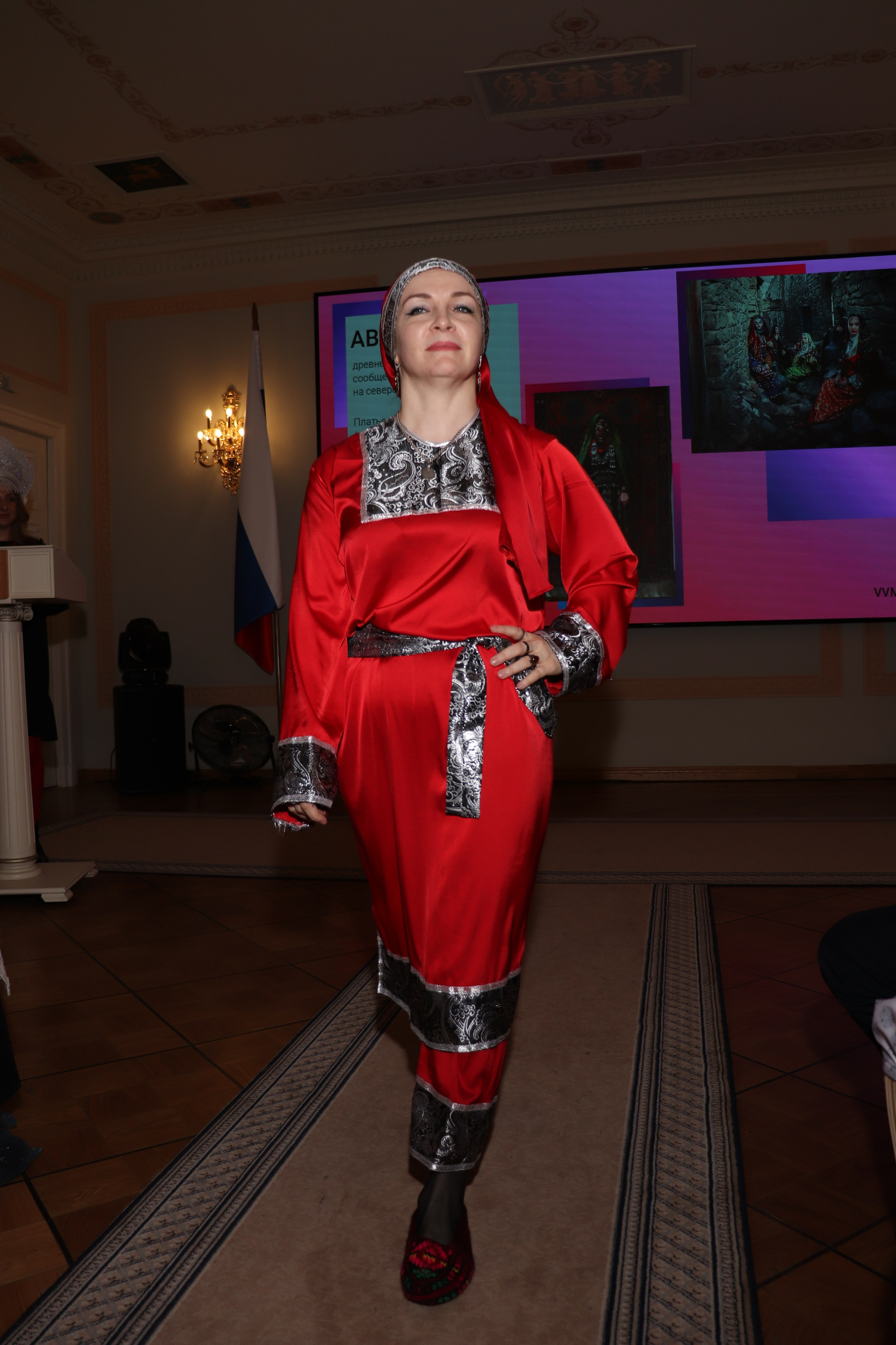 Показ-дефиле «КУЛЬТУРНЫЙ КОД В ОБРАЗЕ» от РОО «Сибирское землячество в Санкт-Петербурге» (6 марта 2025). Ивентный фотограф в Санкт-Петербурге Олег Комков