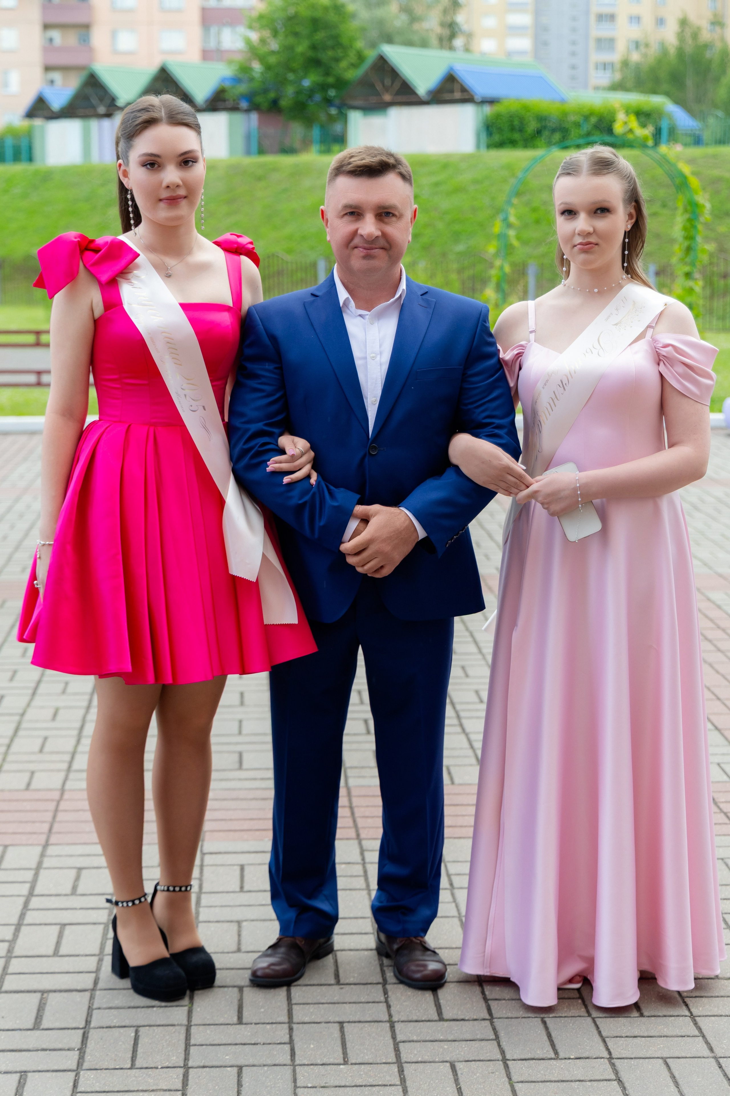 Школьный выпускной 2025 год в Минске, Беларуси. Свадебный фотограф в Минске/Беларуси Сергей Спиридонов