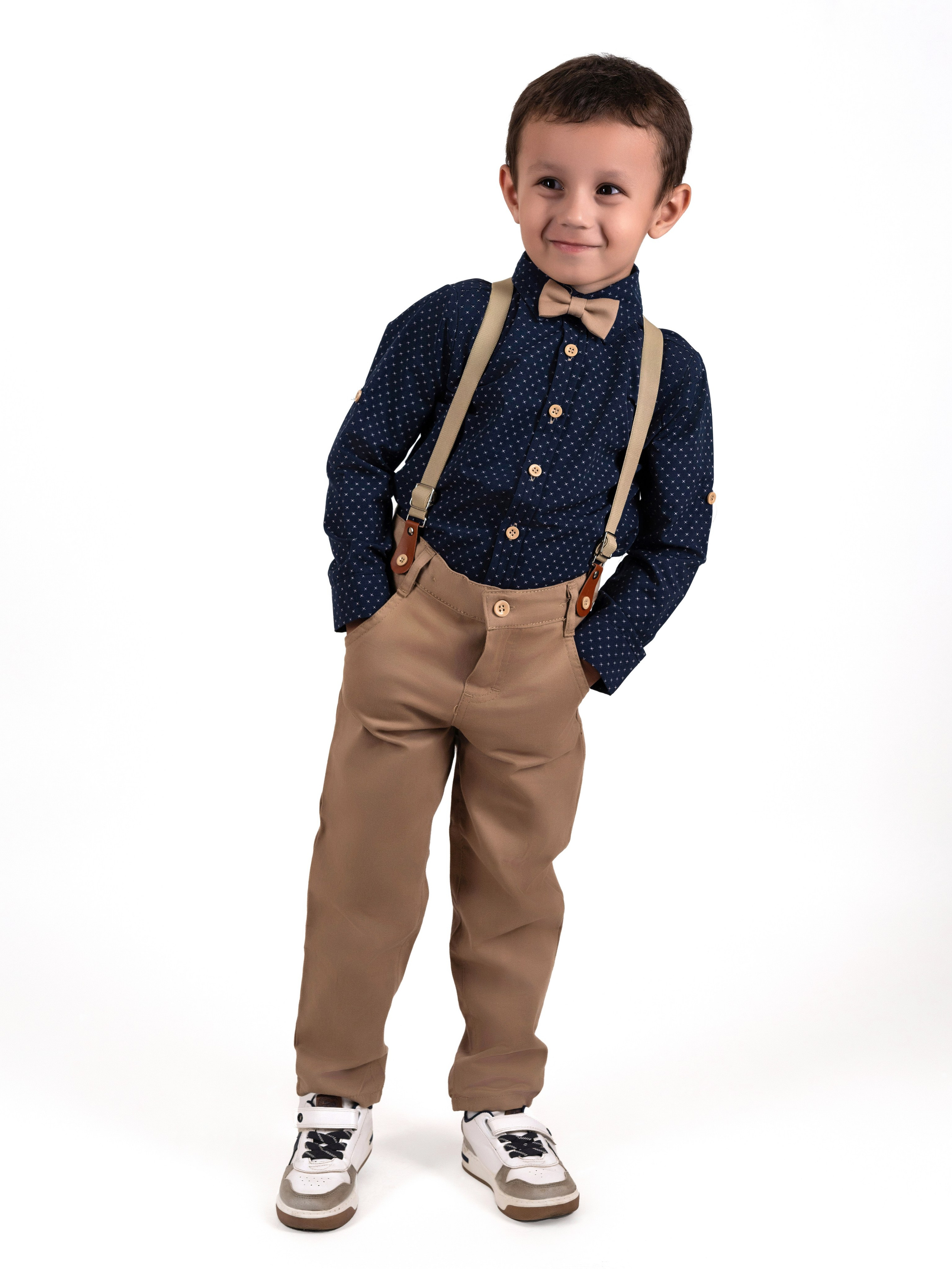 Детский костюм джентльмена, модельная съемка для маркетплейсов. Олейник Денис — предметный фотограф, фотограф для маркетплейсов в Казани