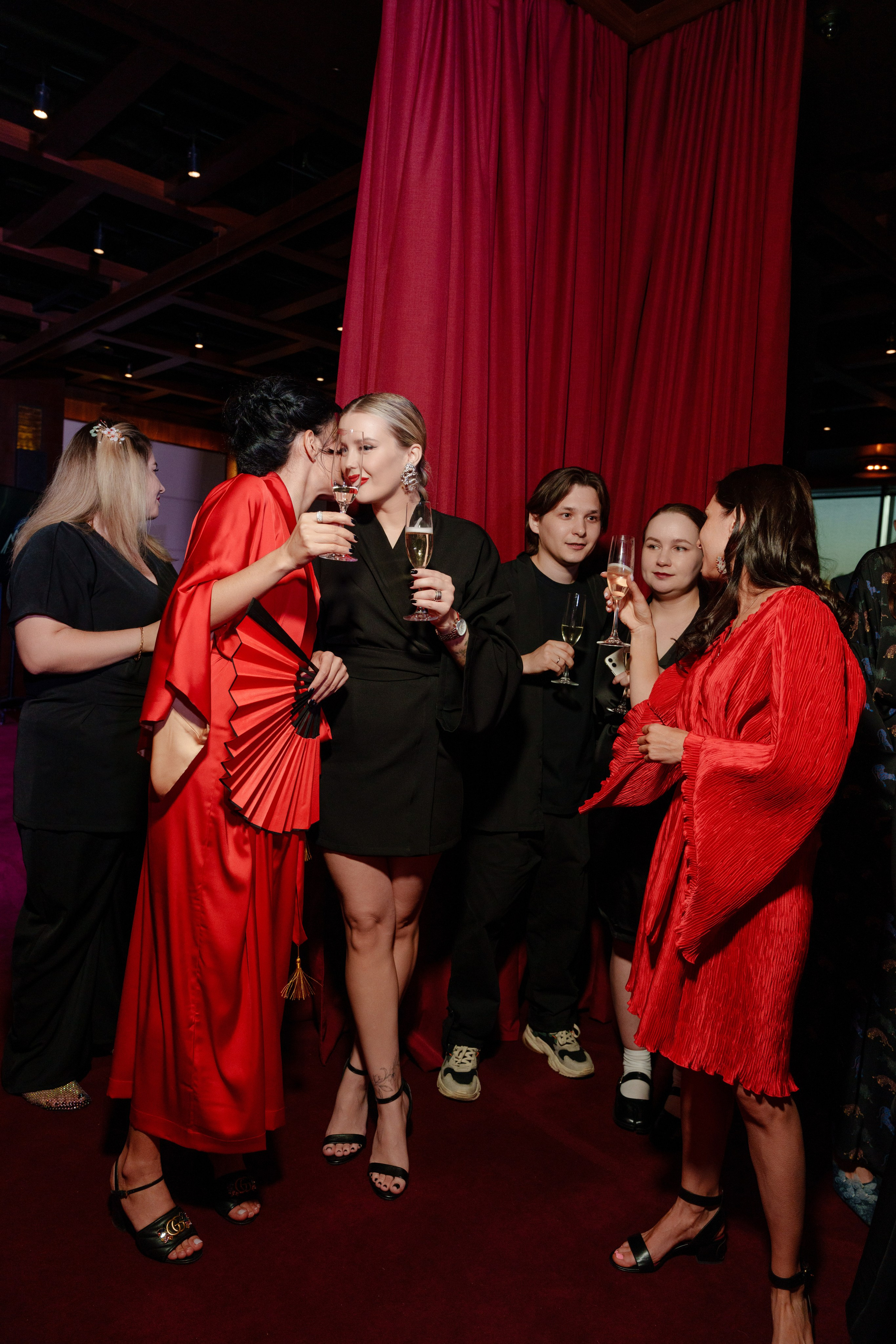 Репортажный фотограф на день рождения в ресторане KAI. Репортажный фотограф Москва Сергей Дружинин