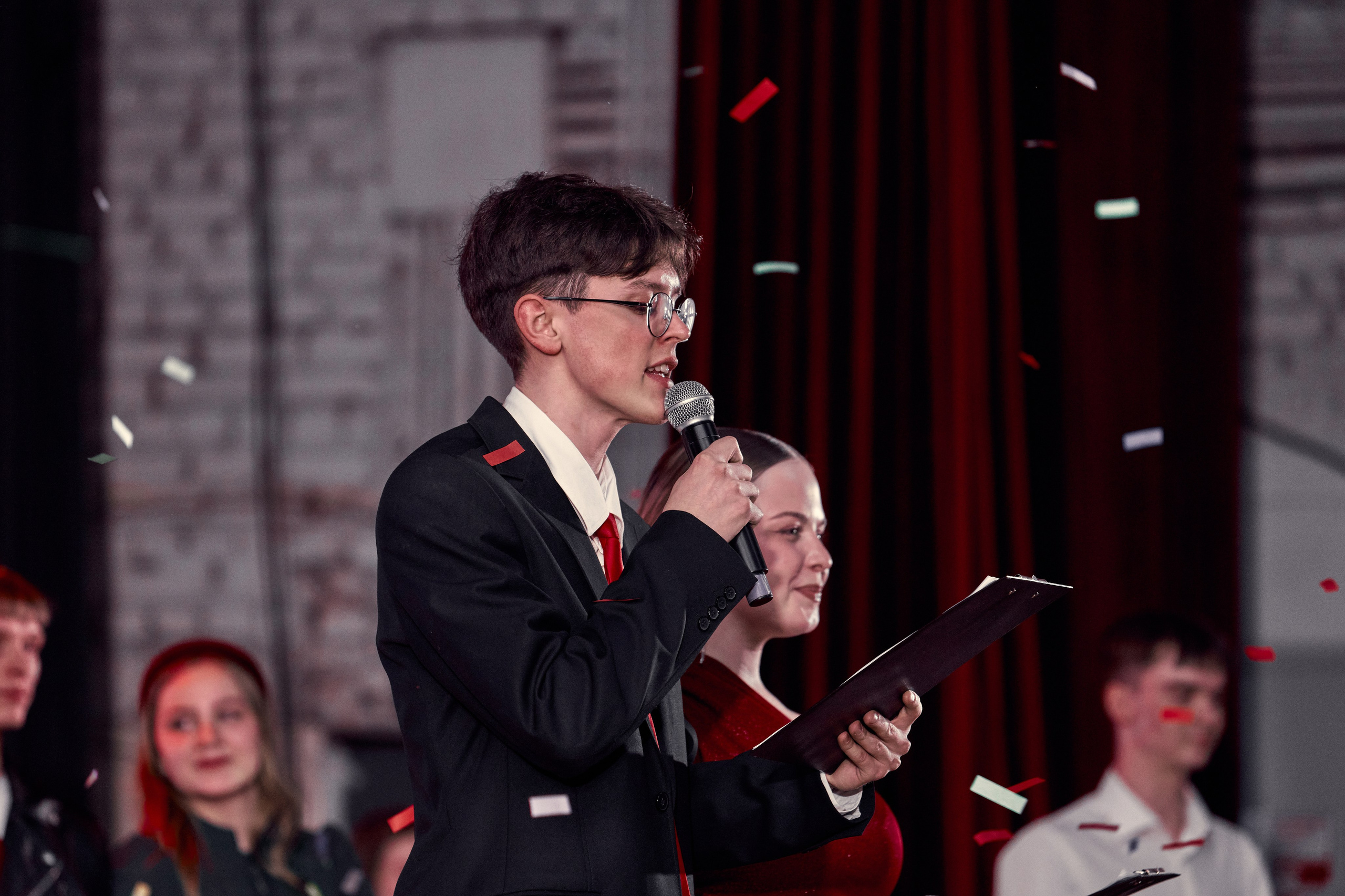 Гала-концерт «Студенческая весна КГПИ КемГУ–2025». Антон Непочатых — Большой мужской фотограф