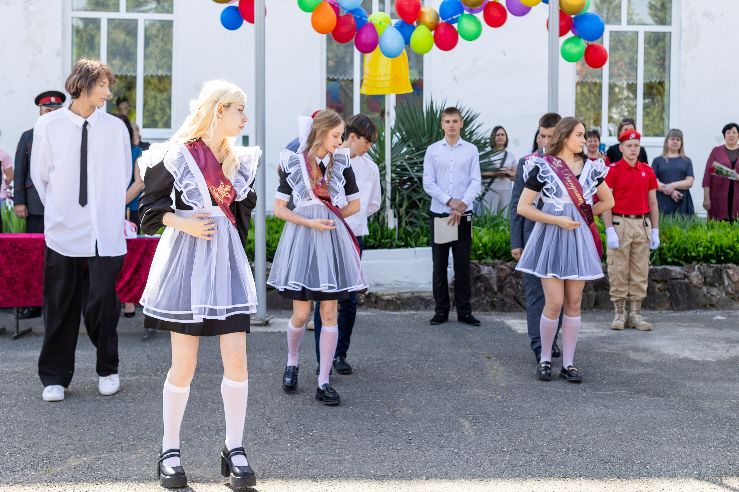 Последний звонок. Выпускные альбомы Майкоп, Краснодар Елена Золотарева