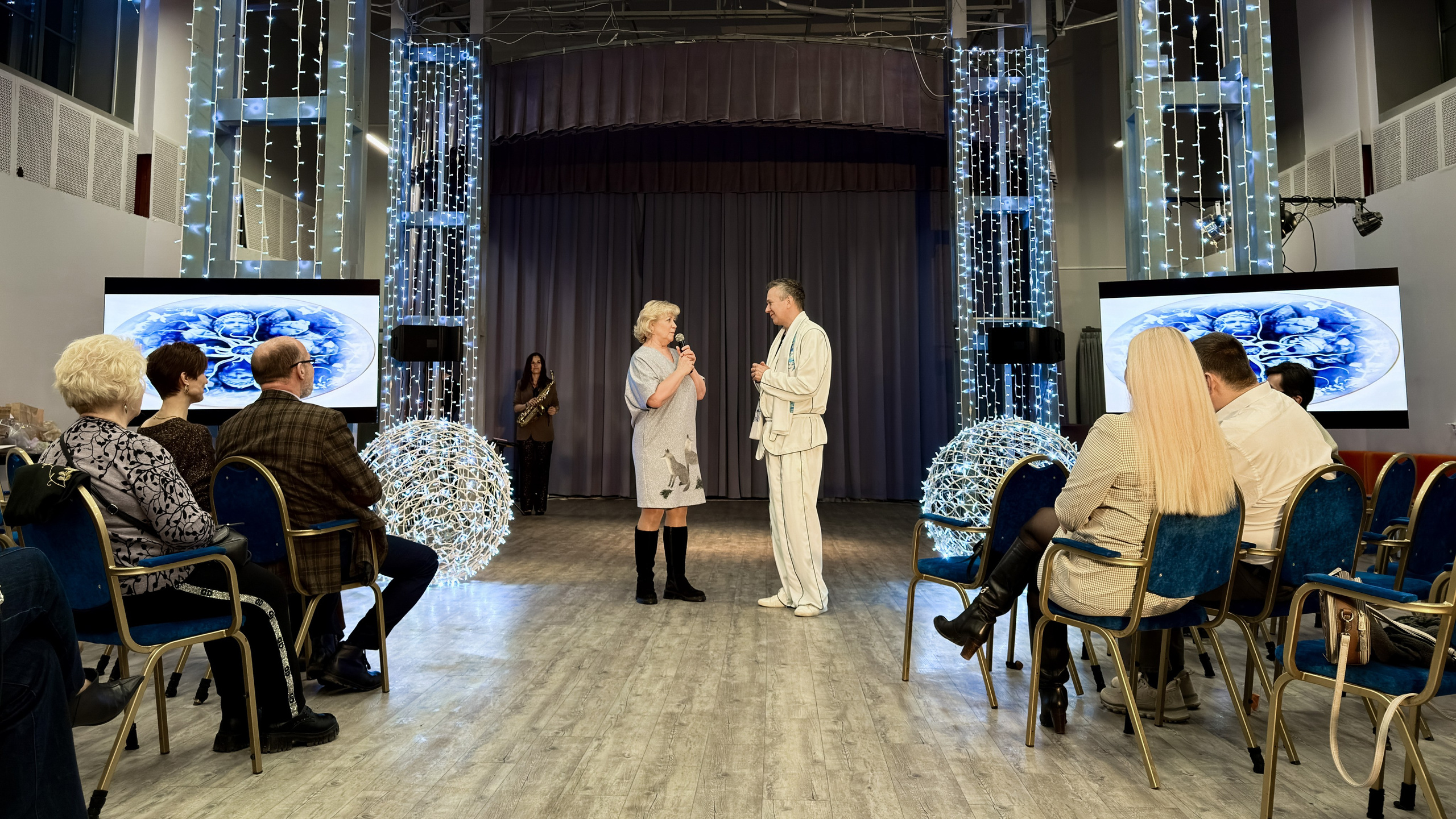 Выставка Алексея Замыцкого в КДЦ Московский. Фотограф Алексей Лукин. Профессиональная фотосъёмка в Санкт-Петербурге. Обработка и Ретушь фотографий