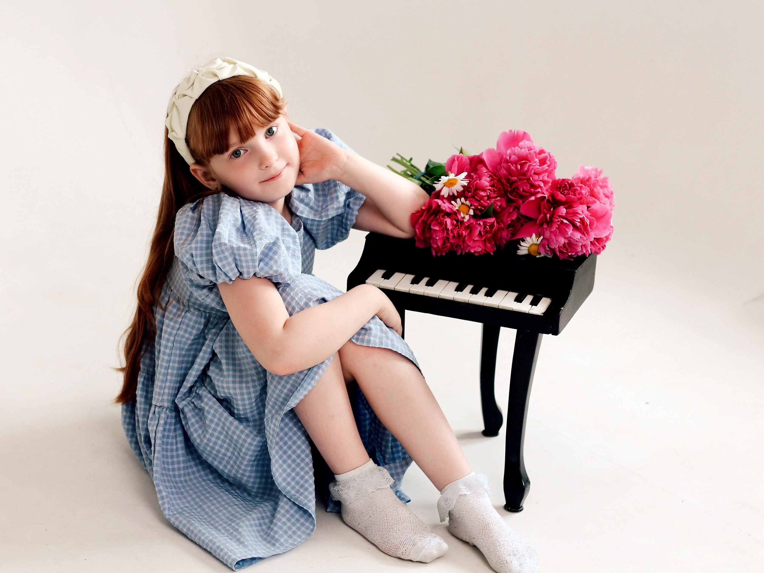 С пионами. Photography Eva