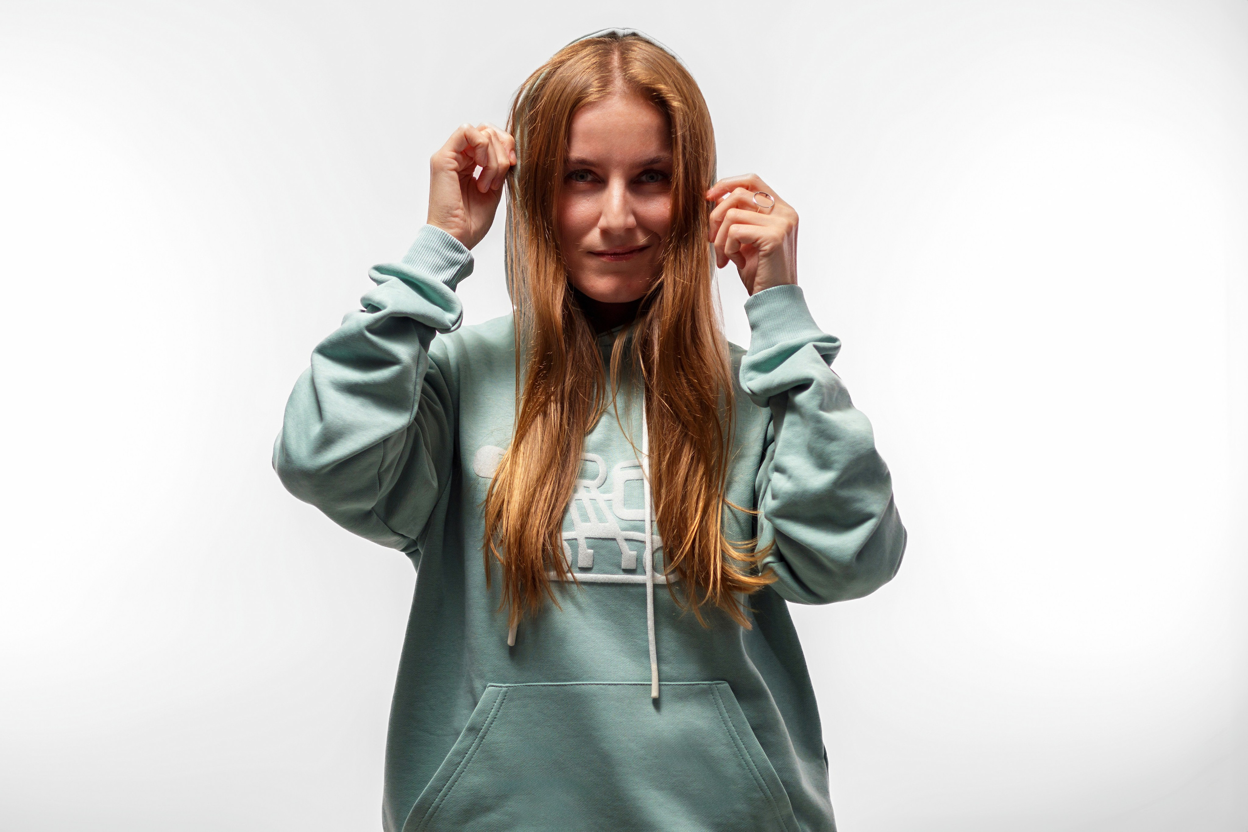 Фотосъемка одежды для маркетплейсов в СПб | Качественные кадры для каталогов