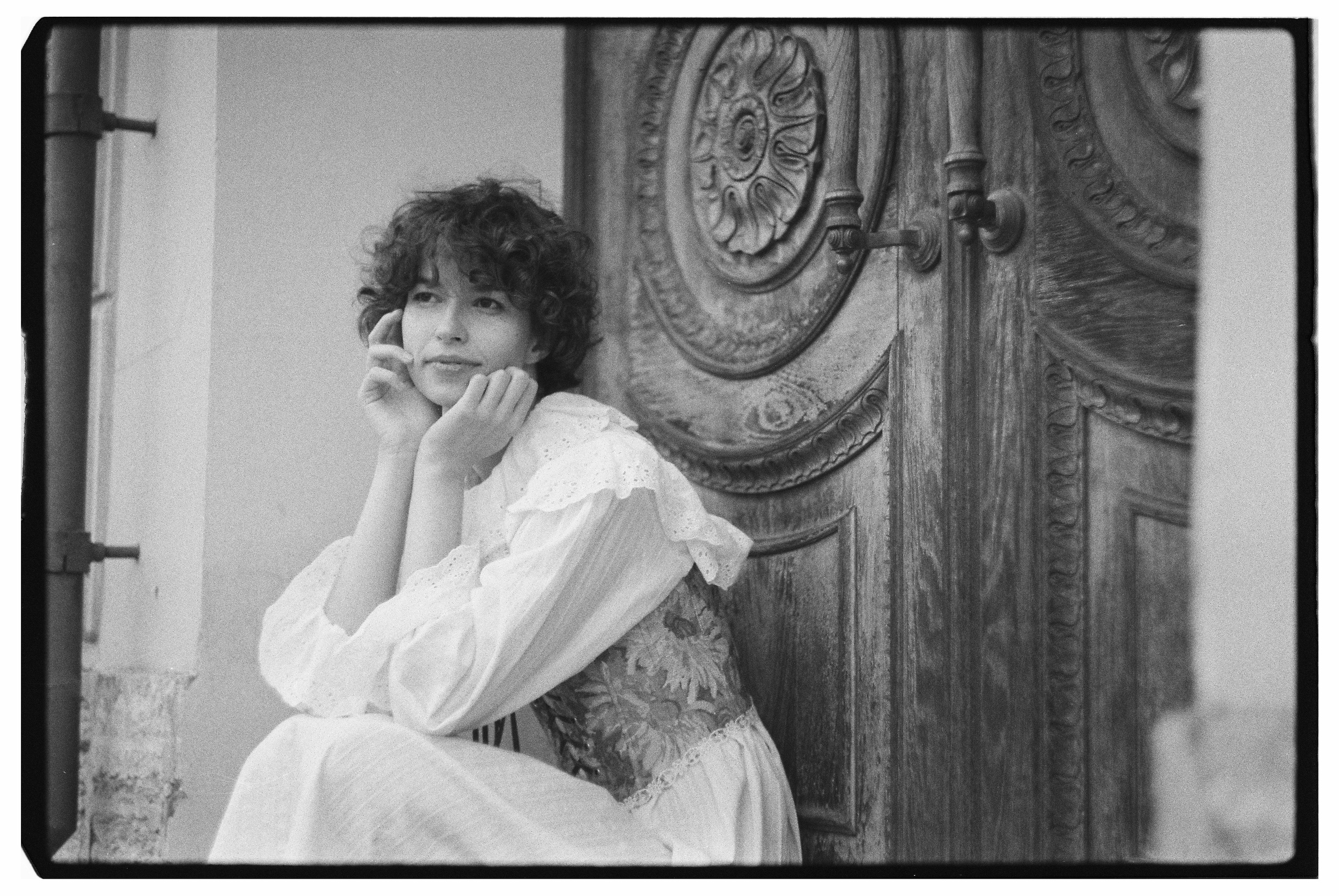 Прогулочная портретная фотосессия на плёнку для Полины в СПб. Светлана Гопанюк. Портретный фотограф. Санкт-Петербург. СПб