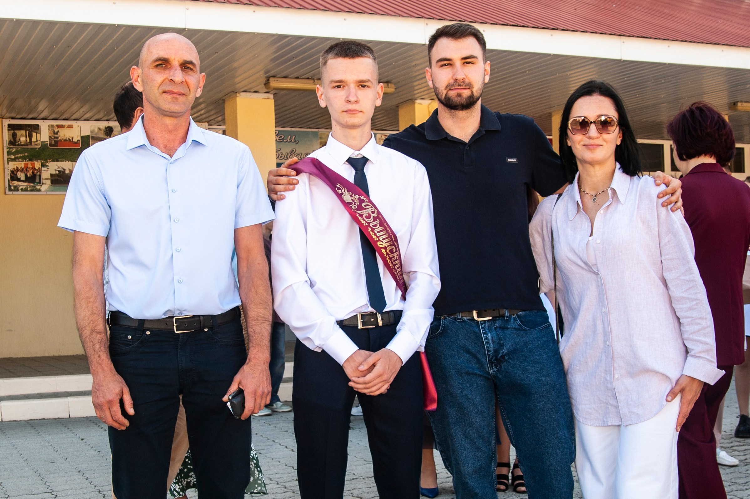 Последний Звонок МАОУ СОШ № 17 им. Эдуарда Есаяна — Архипо-Осиповка. Свадебный и семейный фотограф Денис Лукьянов в Краснодаре, Краснодарском крае и Республике Крым