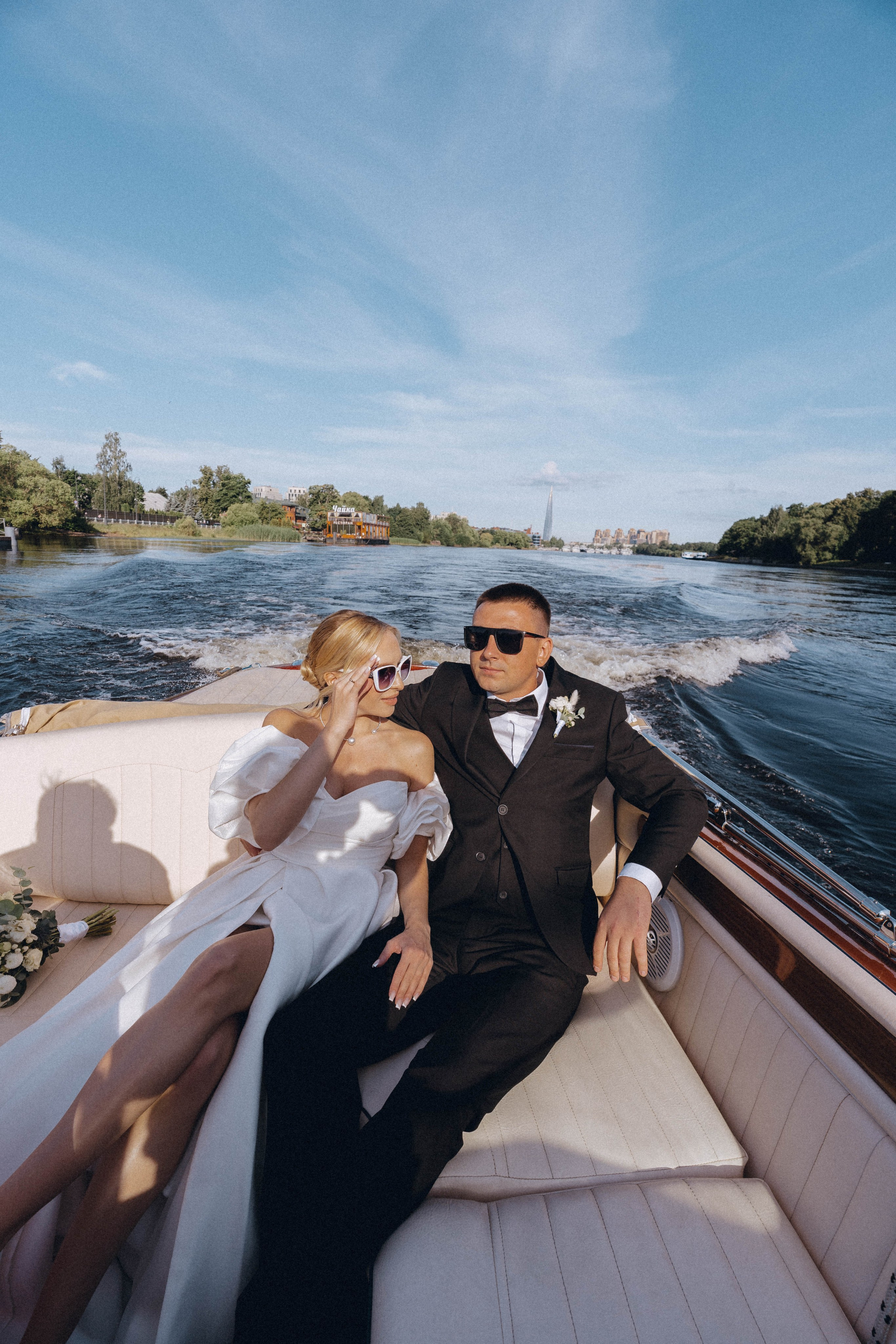 СВАДЕНБНАЯ СЬЕМКА НА КАТЕРЕ ПО КАНАЛАМ САНКТ-ПЕТЕРБУРГА И В АКВАТОРИИ НЕВЫ. Профессиональный фотограф, Санкт-Петербург — Виктория Богомолова